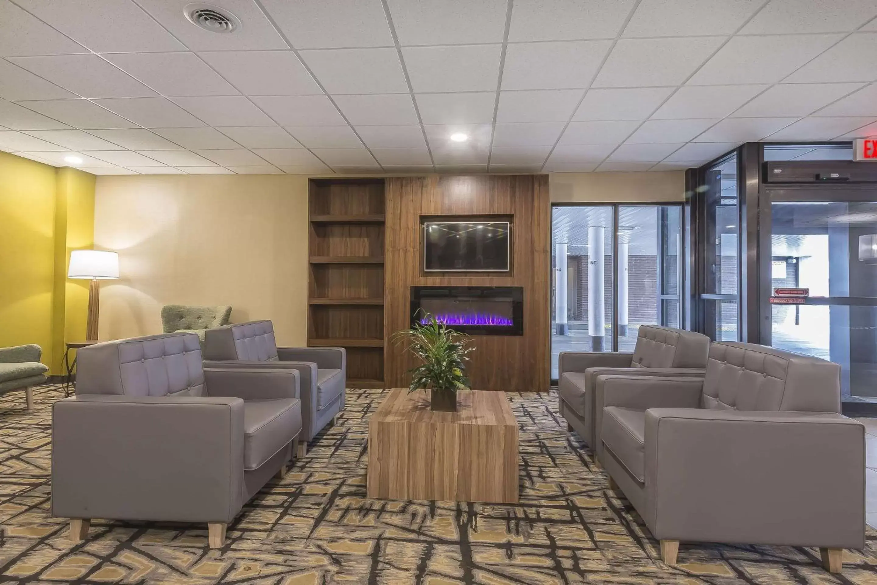 Lobby or reception, Seating Area in Quality Inn & Suites Downtown Windsor, ON, Canada