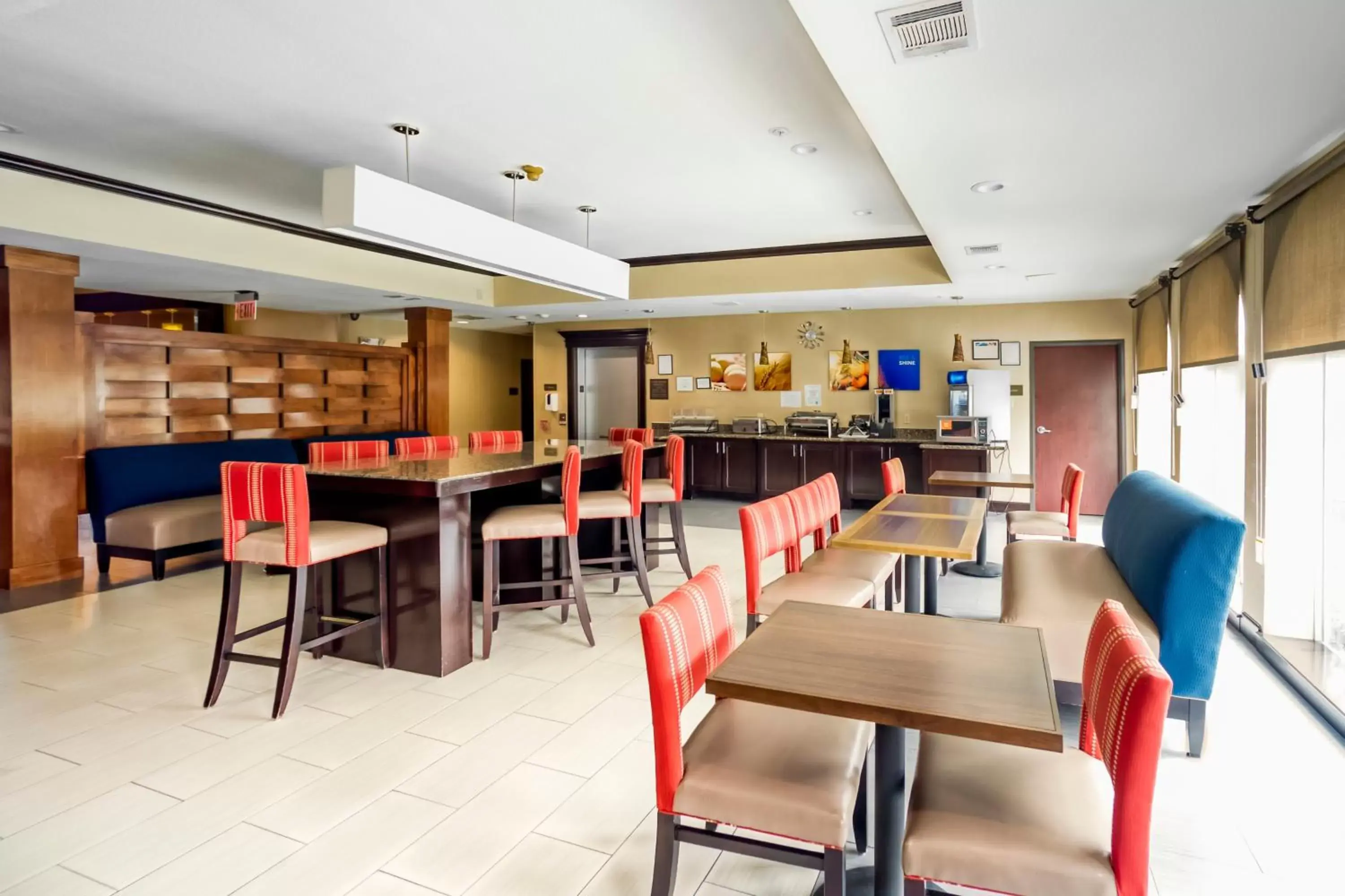 Restaurant/Places to Eat in Comfort Inn & Suites FM1960-Champions