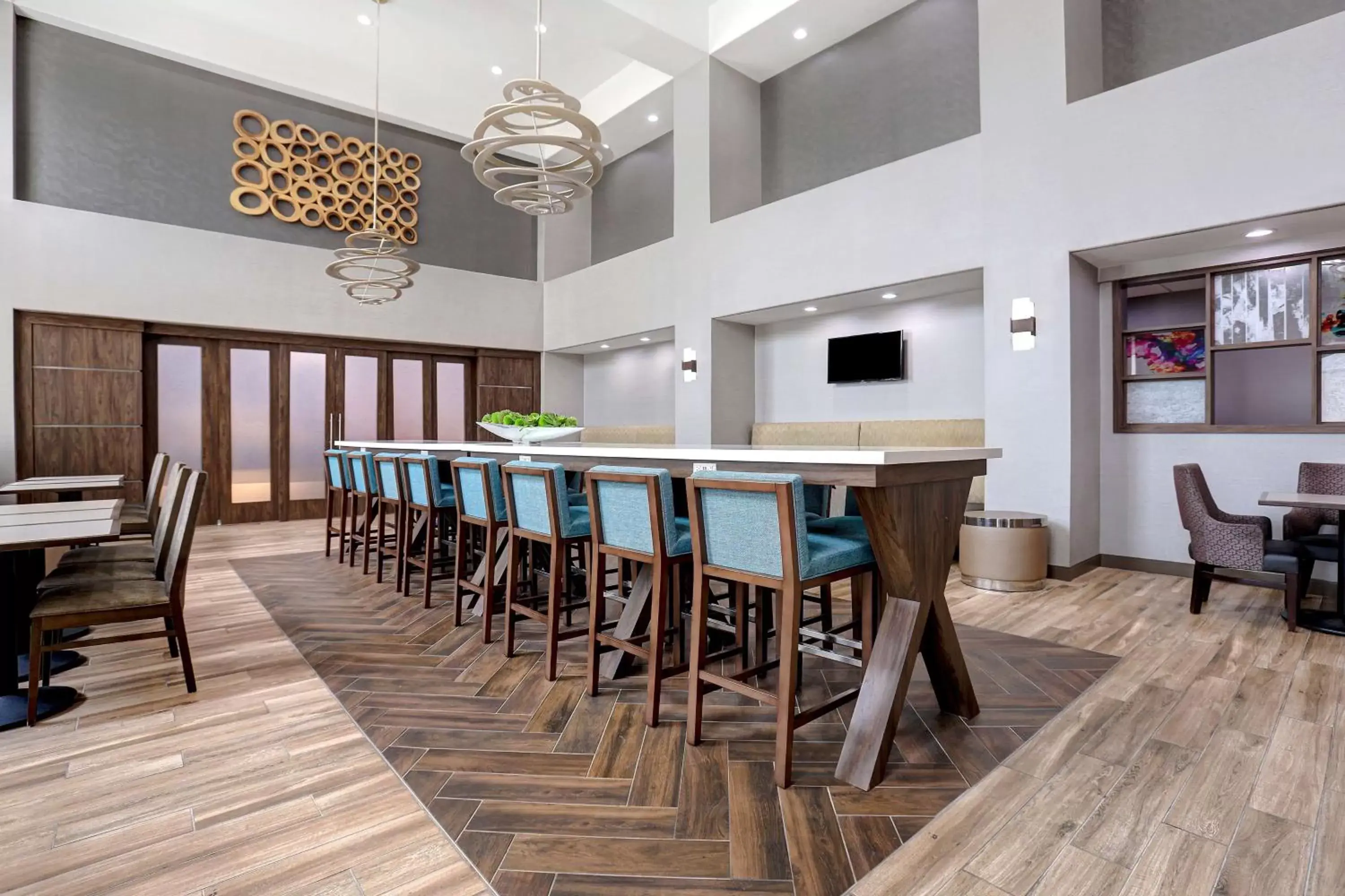 Breakfast, Dining Area in Hampton Inn & Suites Dallas-DeSoto