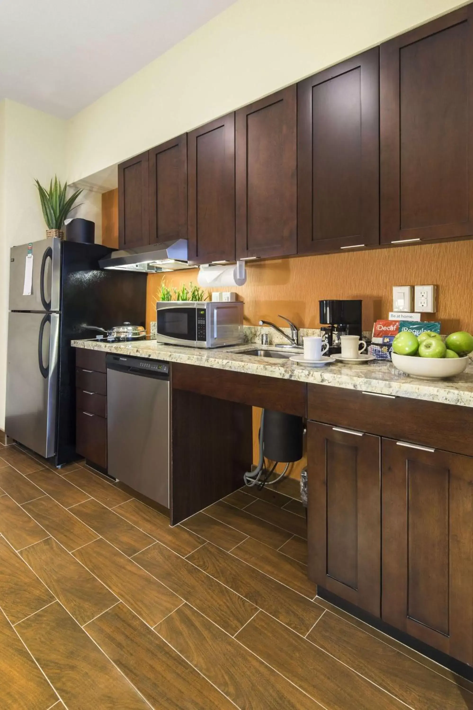 Kitchen or kitchenette, Kitchen/Kitchenette in Homewood Suites by Hilton Seattle/Lynnwood