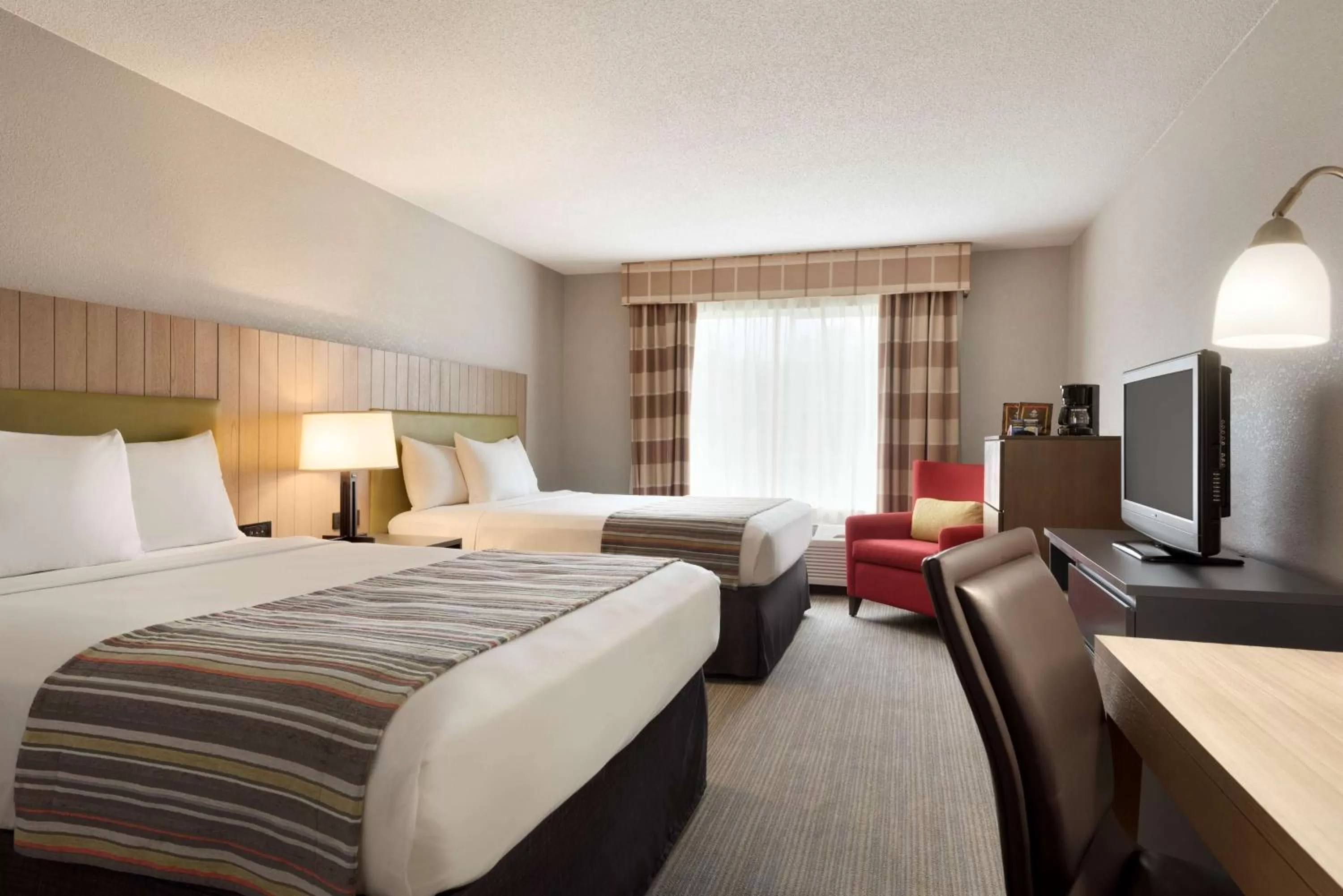 Photo of the whole room, Bed in Country Inn & Suites by Radisson, Minneapolis-Shakopee