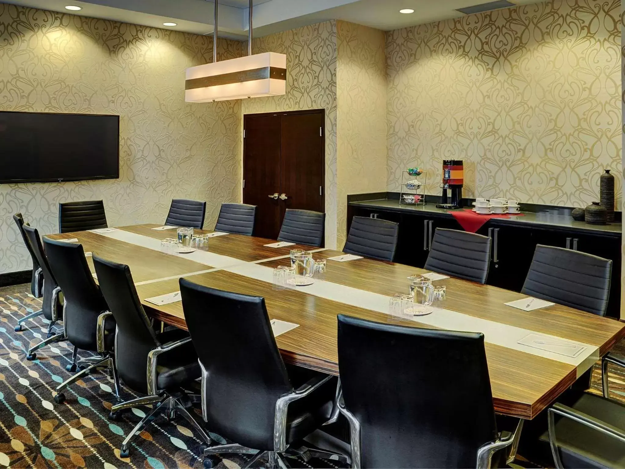 Meeting/conference room in Hampton Inn by Hilton Winnipeg