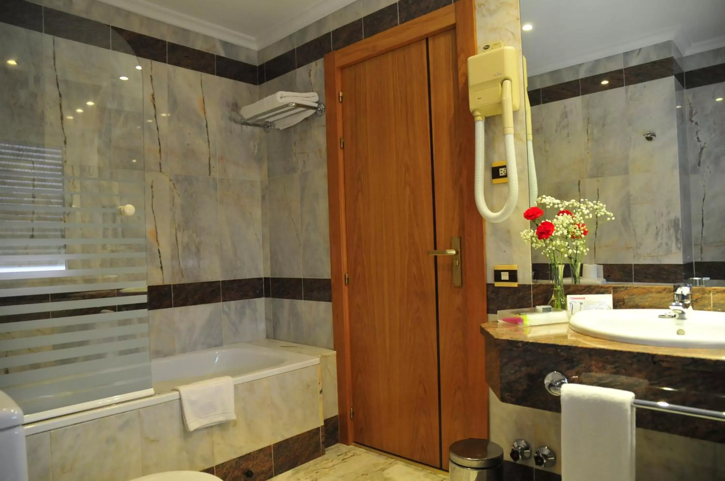 Shower, Bathroom in Zenit Dos Infantas