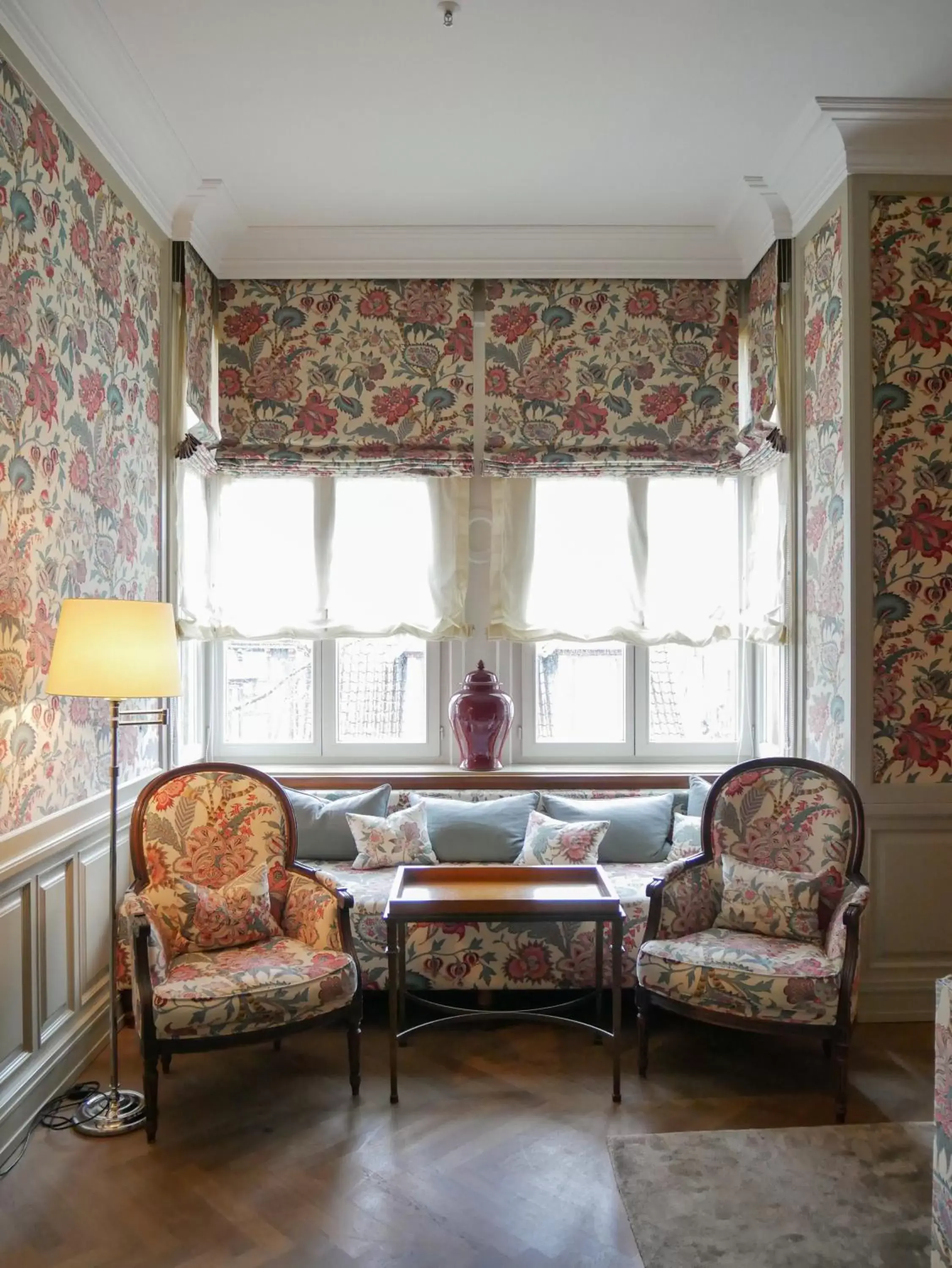 Photo of the whole room, Seating Area in Hotel Detmolder Hof