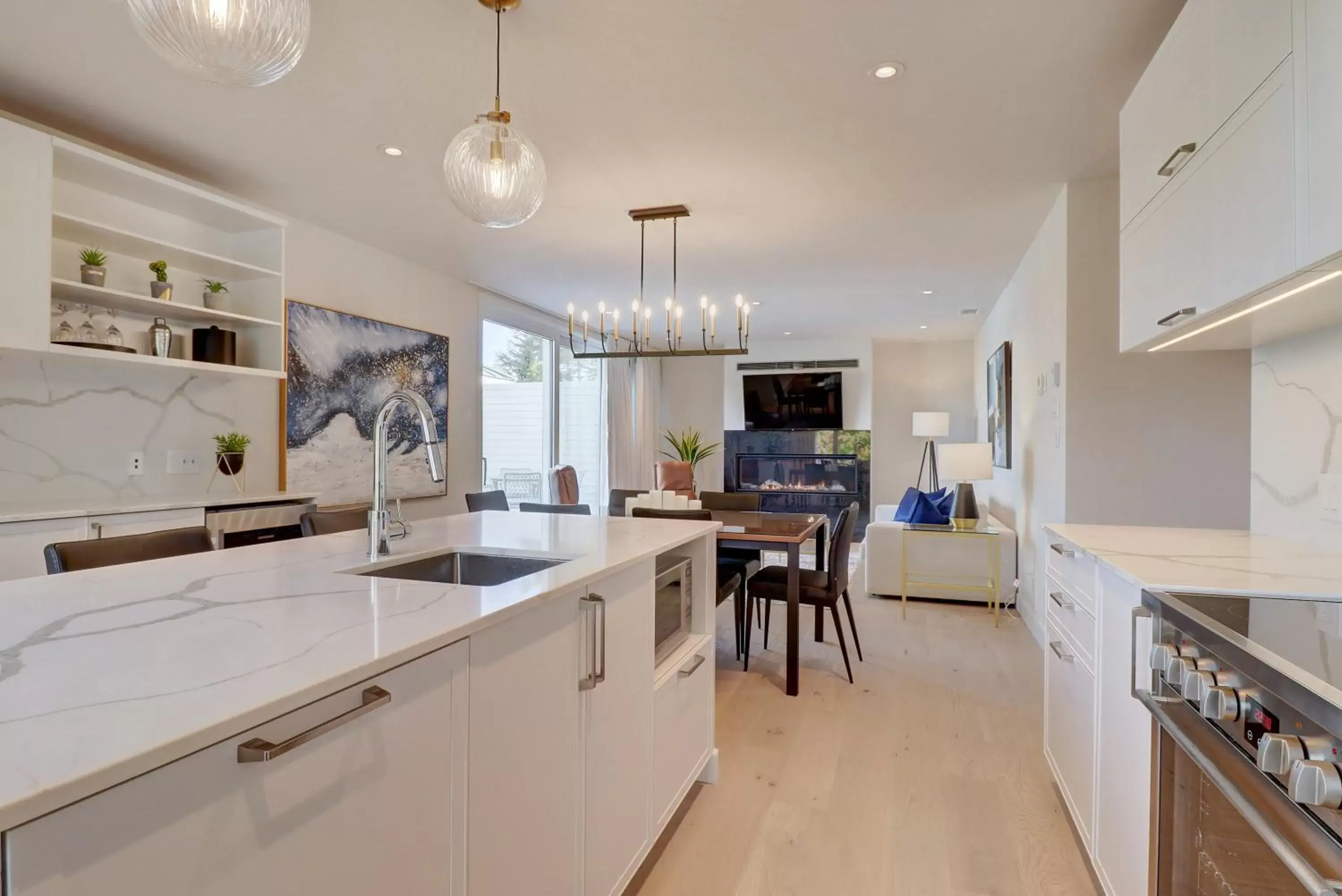 Dining area, Kitchen/Kitchenette in Ripplecove Hotel & Spa