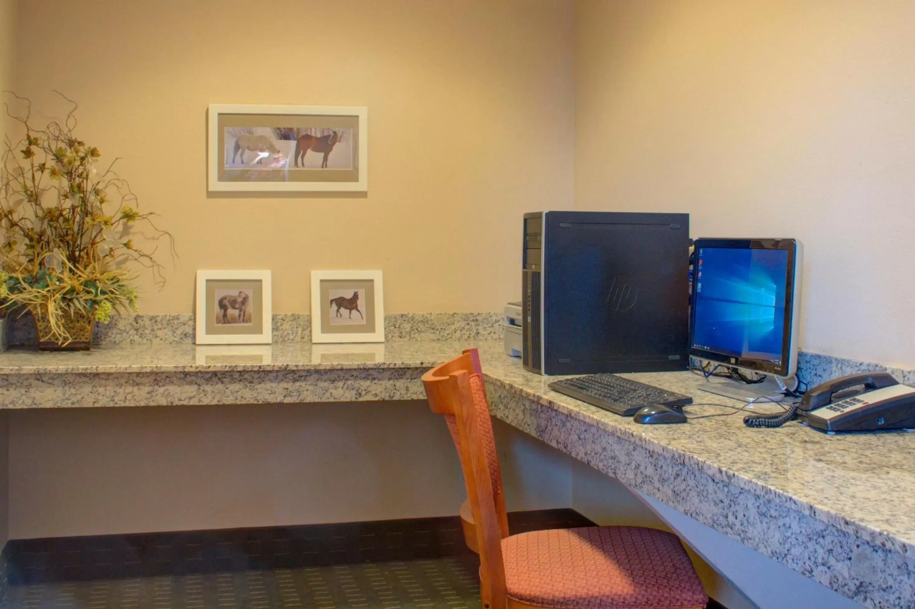 Business facilities, TV/Entertainment Center in Allington Inn & Suites Kremmling