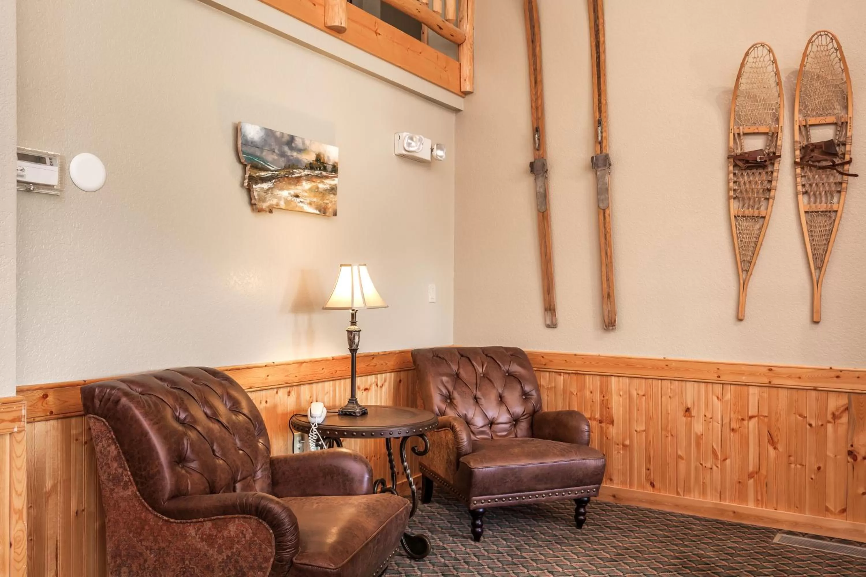 Seating area in MountainView Lodge and Suites