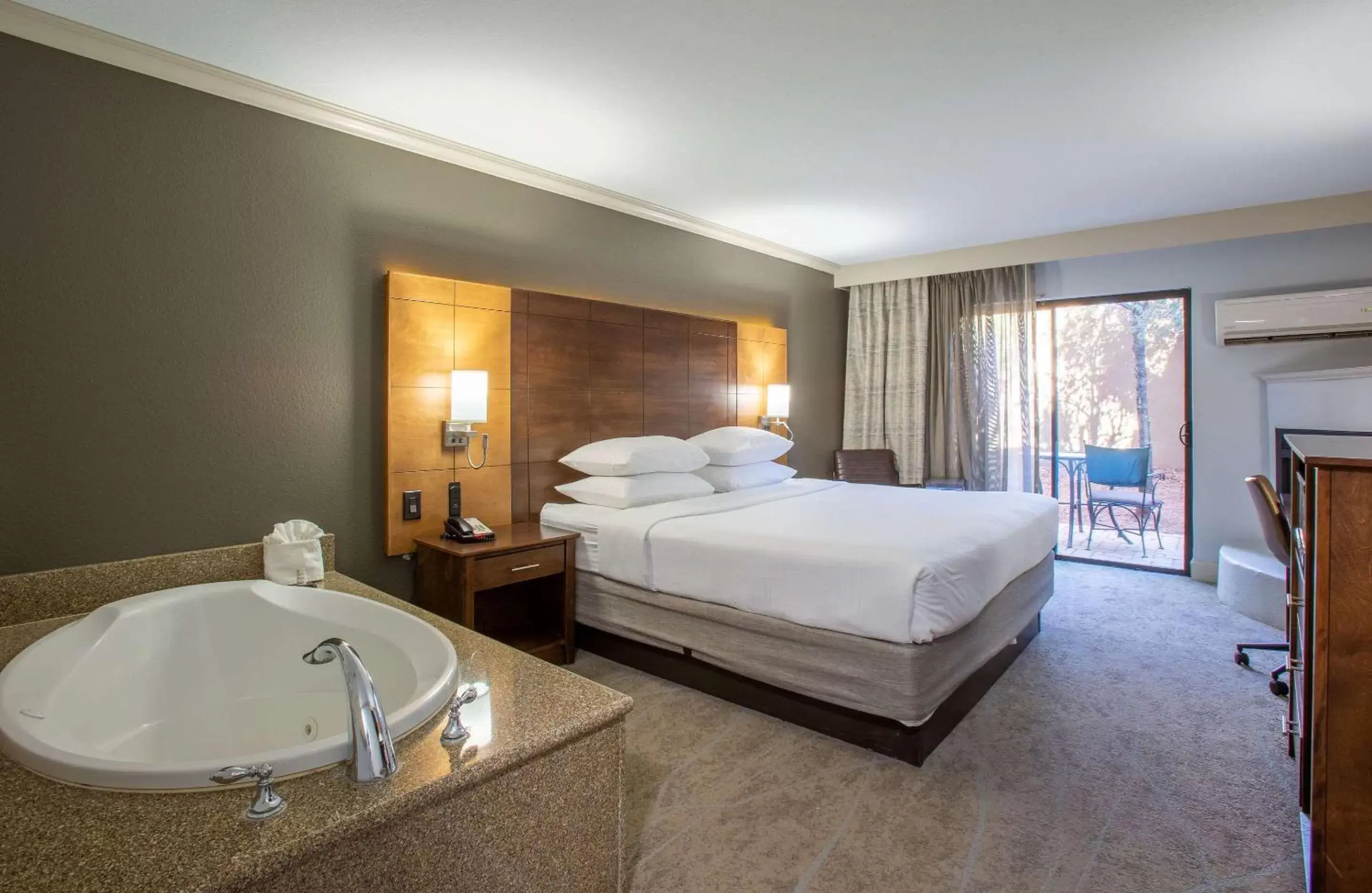 Bedroom in Arroyo Pinion Hotel, Ascend Hotel Collection