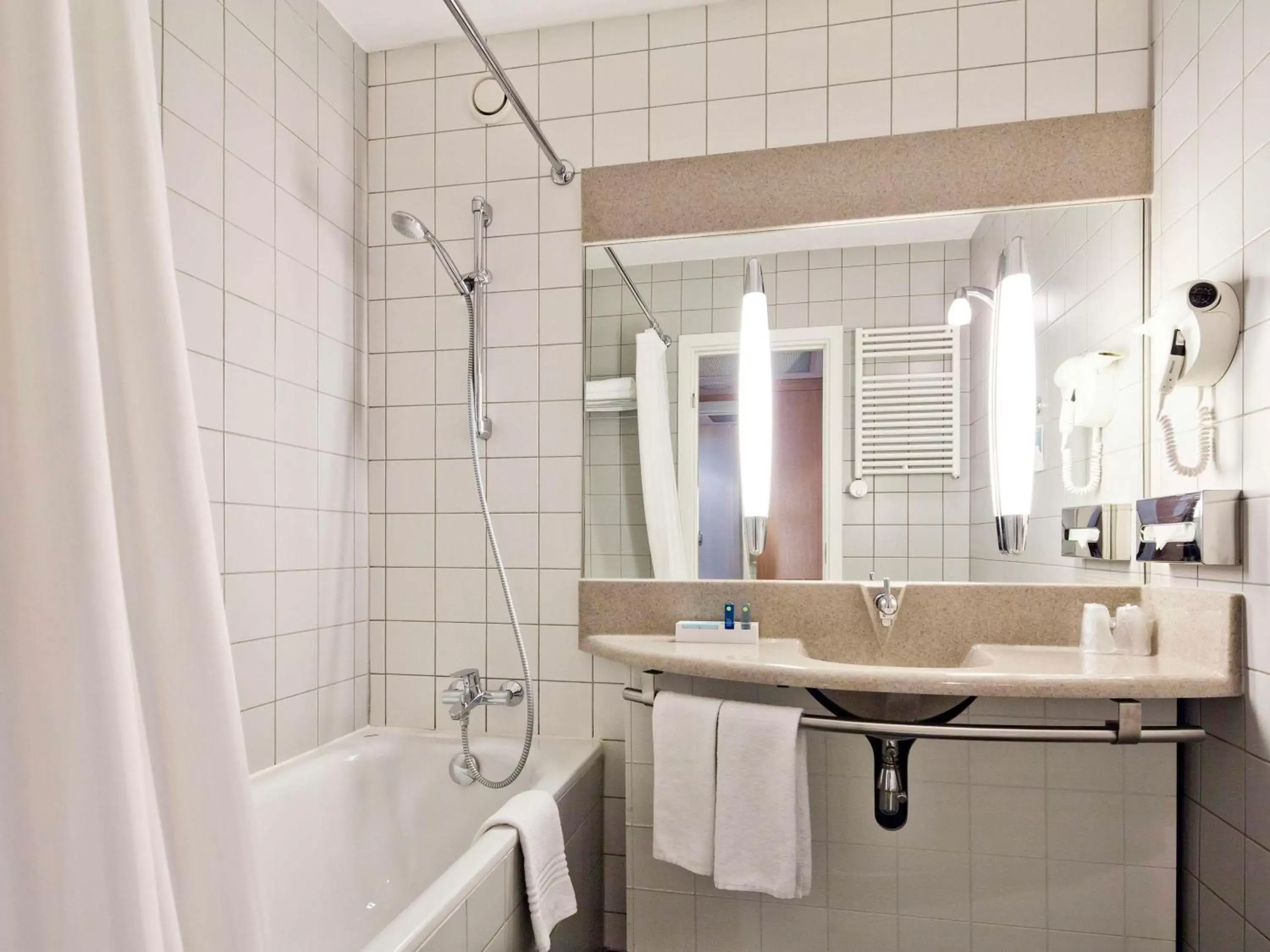 Bathroom in Novotel Warszawa Centrum