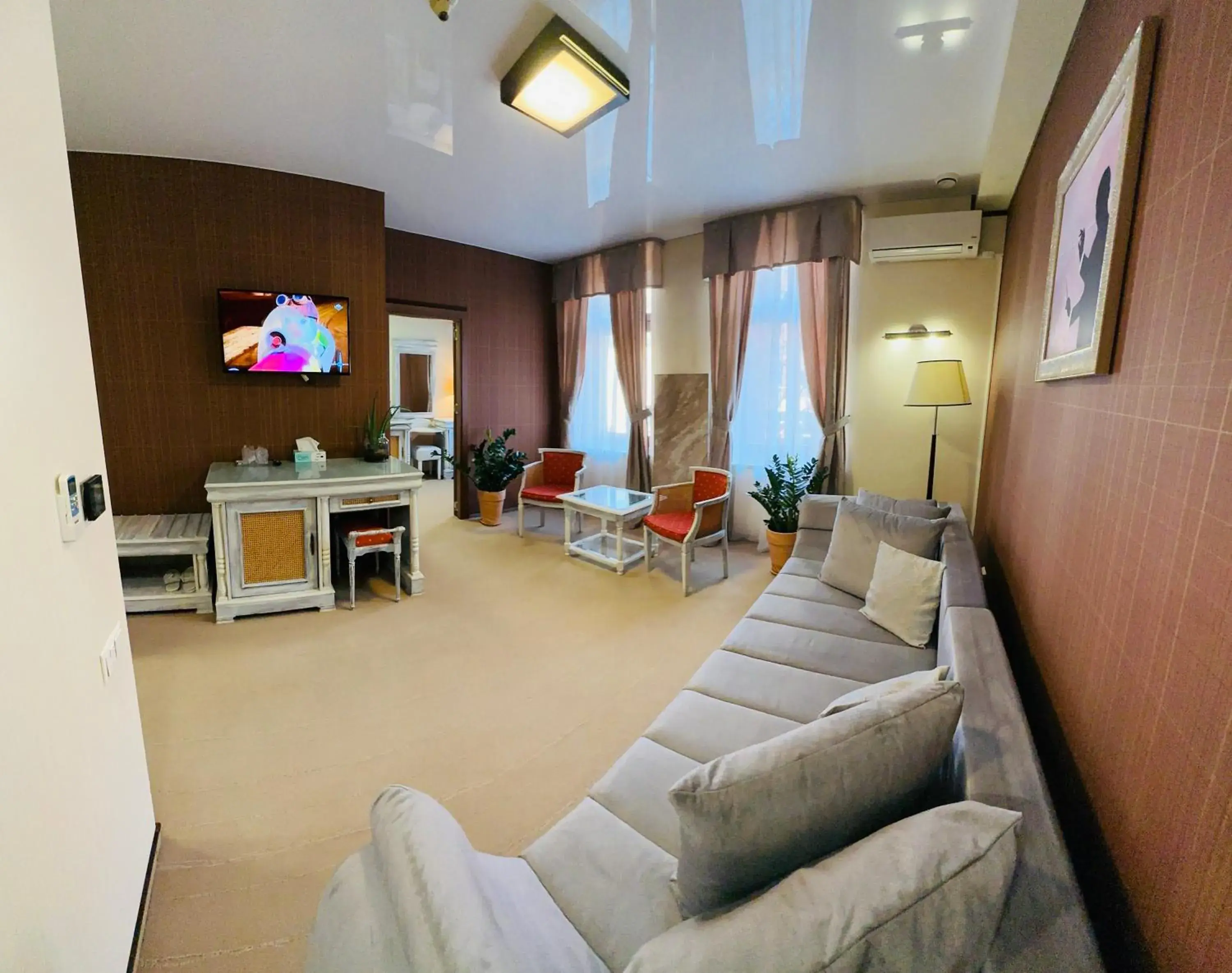 Communal lounge/ TV room, Seating Area in Levoslav House Hotel