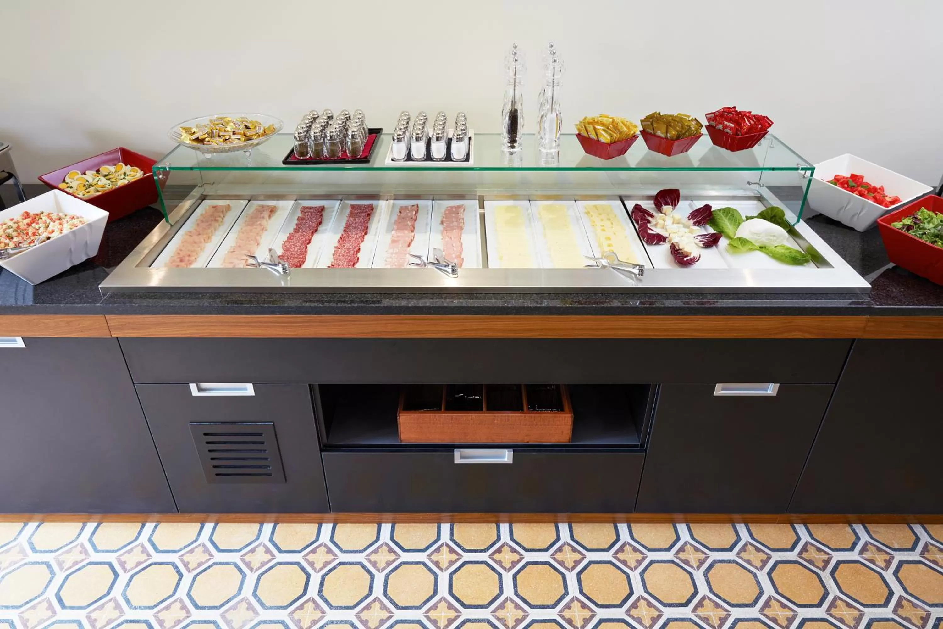 Continental breakfast in Hotel The Building