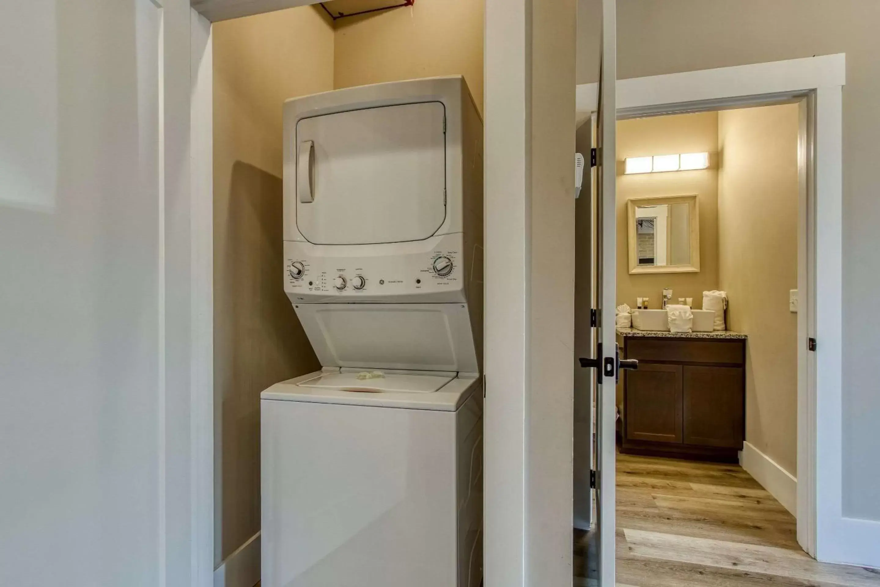 Photo of the whole room, Kitchen/Kitchenette in Central Hotel, Ascend Hotel Collection