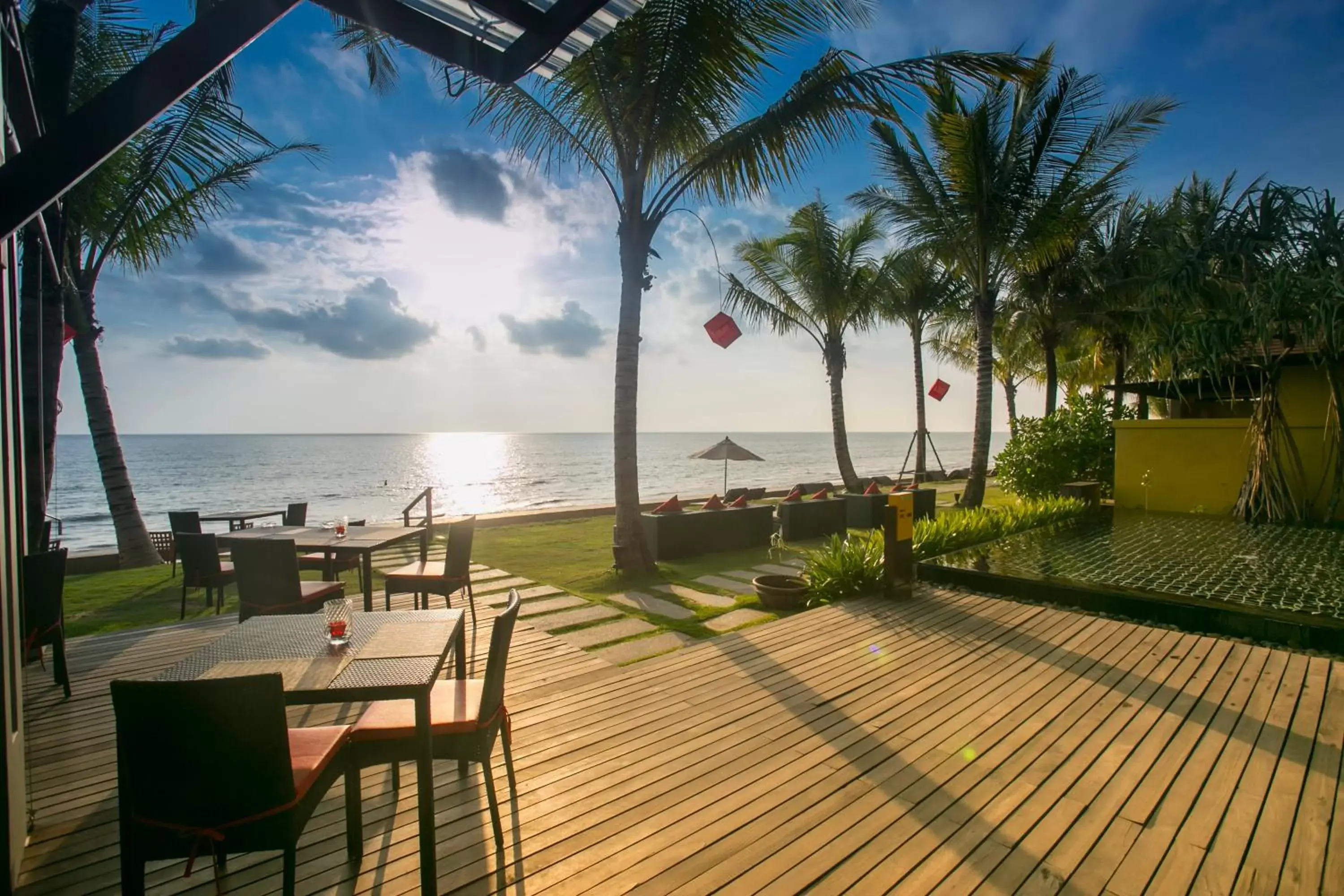 Restaurant/places to eat in Chongfah Beach Resort Khaolak - SHA Extra Plus