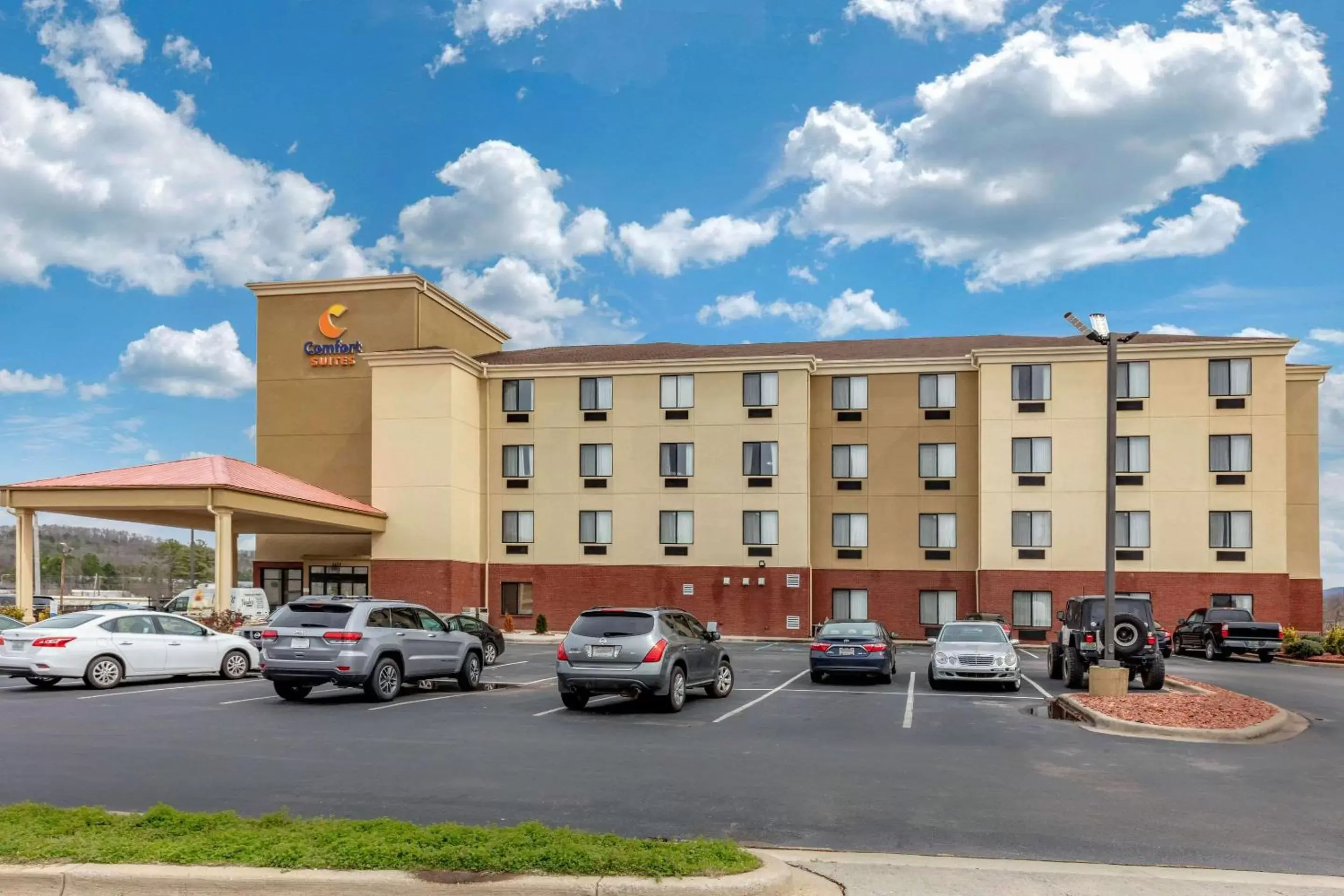 Property building in Comfort Suites Pelham Hoover I-65 Property building in Comfort Suites Pelham Hoover I-65
