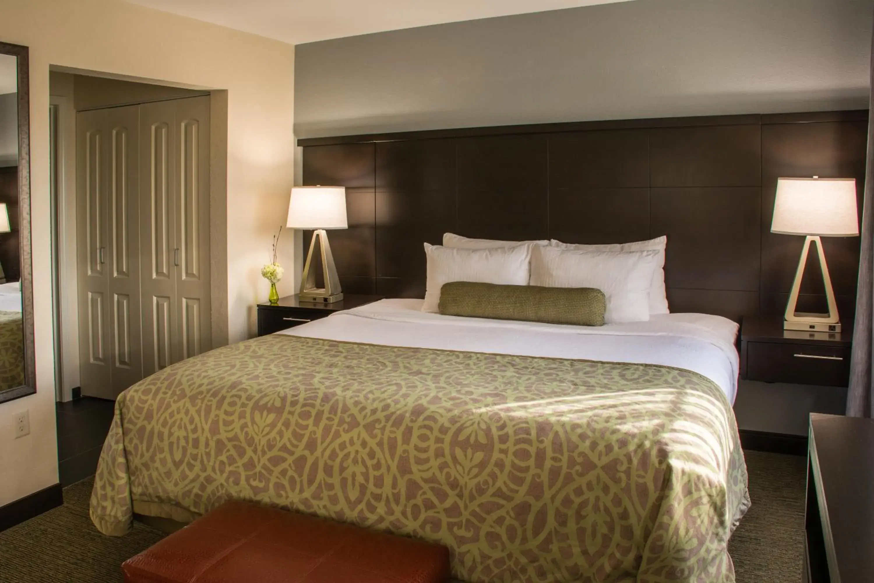 Bedroom in Staybridge Suites Schererville