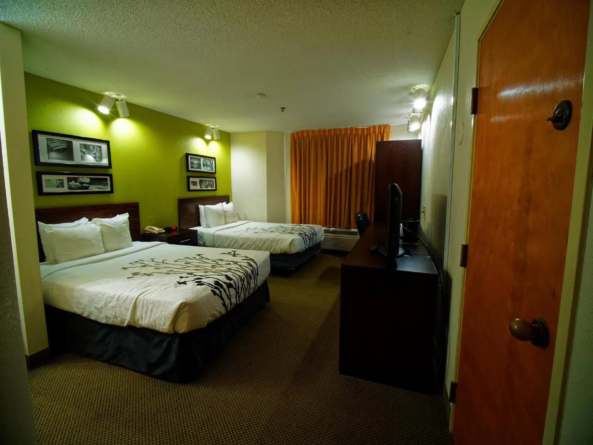 Bed in Sleep Inn Morganton