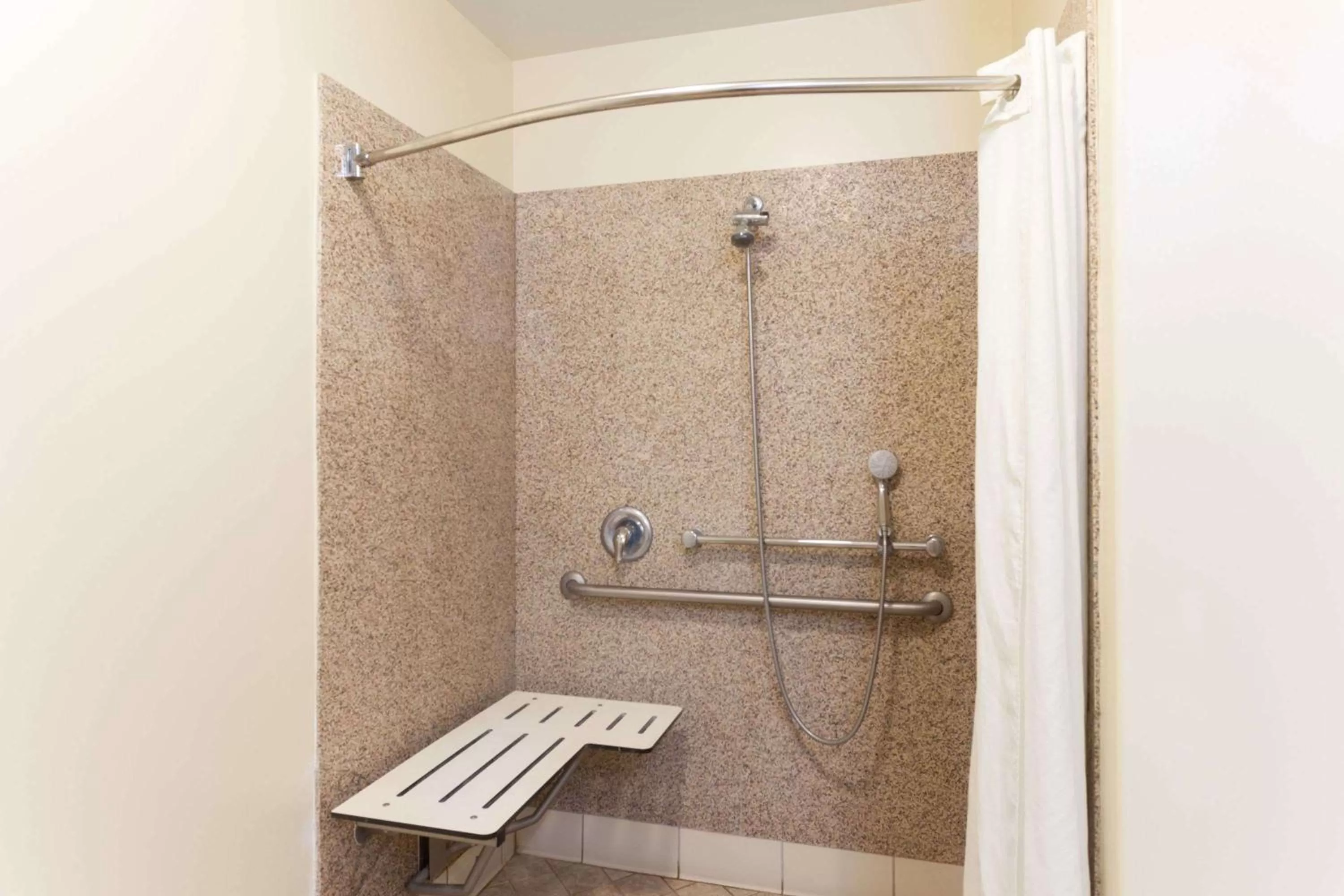 Bathroom in Travelodge by Wyndham Brea