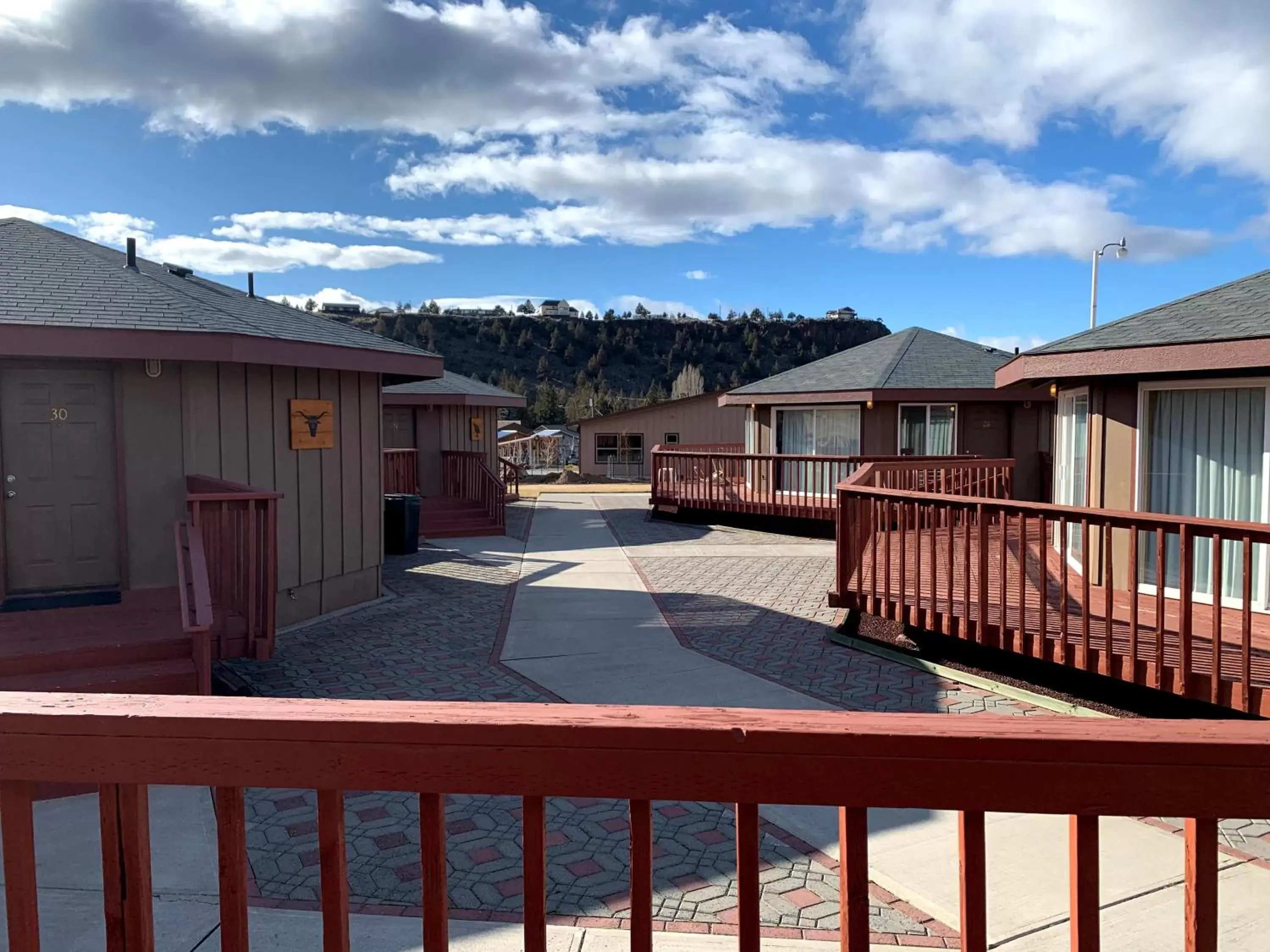 Balcony/Terrace, Pool View in Smith Rock Resort