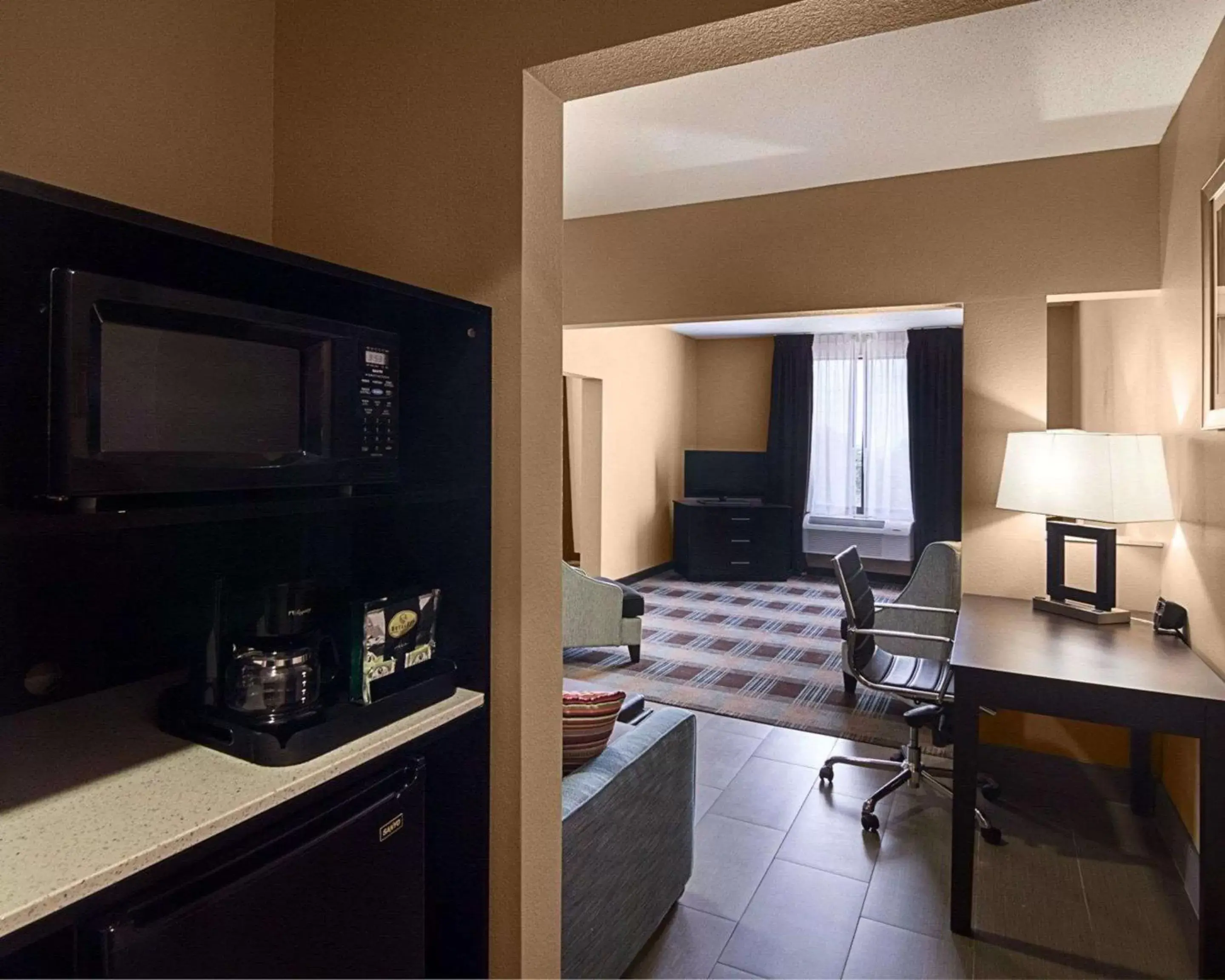 Photo of the whole room, TV/Entertainment Center in Comfort Suites Houston West At Clay Road