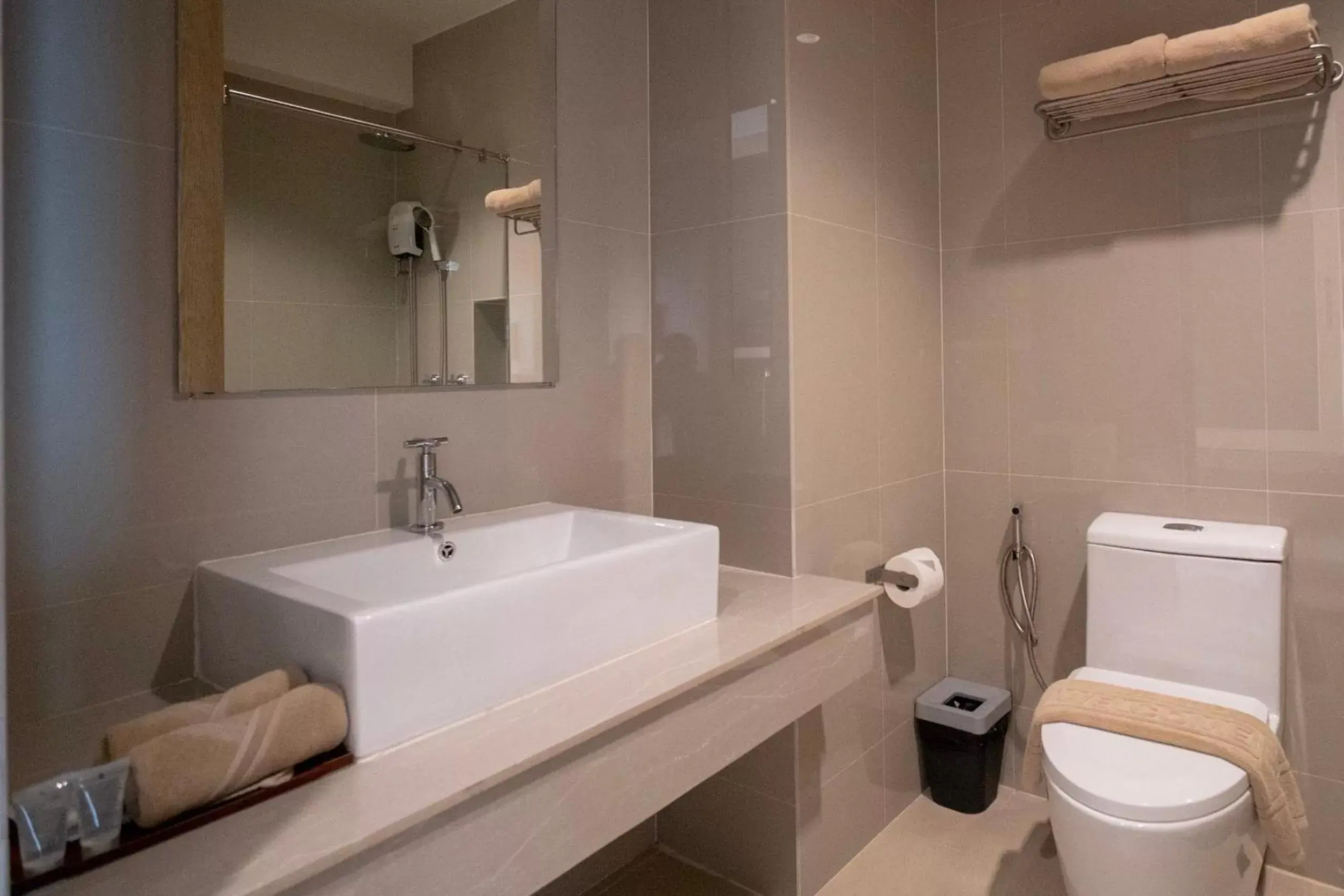 Bathroom in Riverawan Hotel