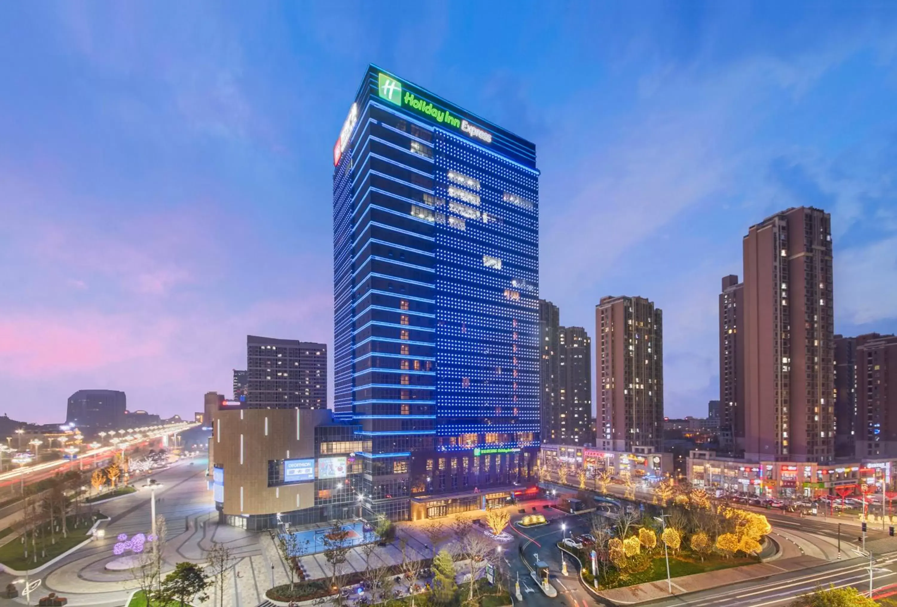 Property building in Holiday Inn Express - Yantai YEDA, an IHG Hotel