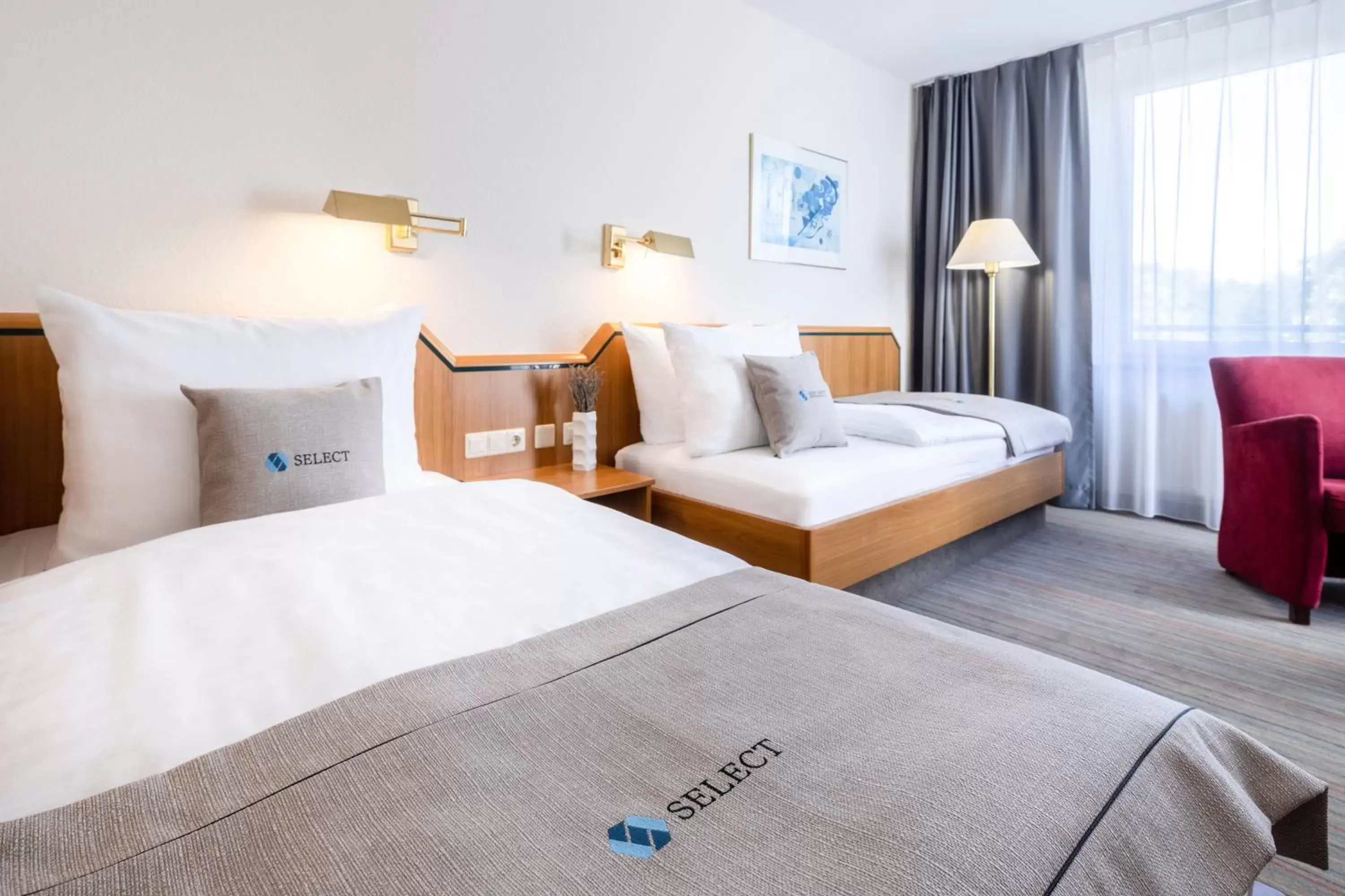Photo of the whole room, Bed in Select Hotel Solingen