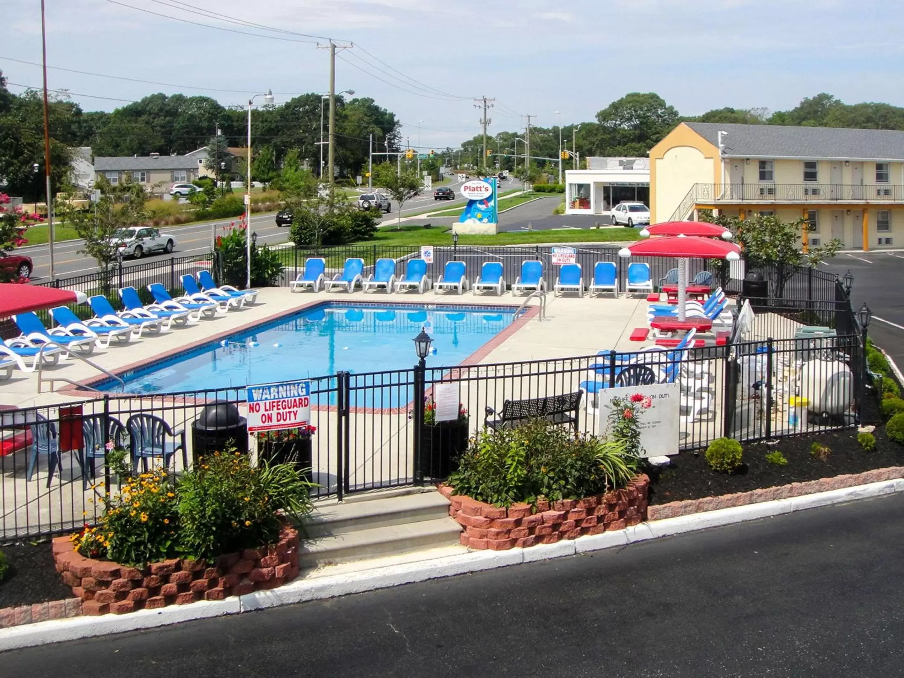 Property building, Pool View in Econo Lodge Somers Point