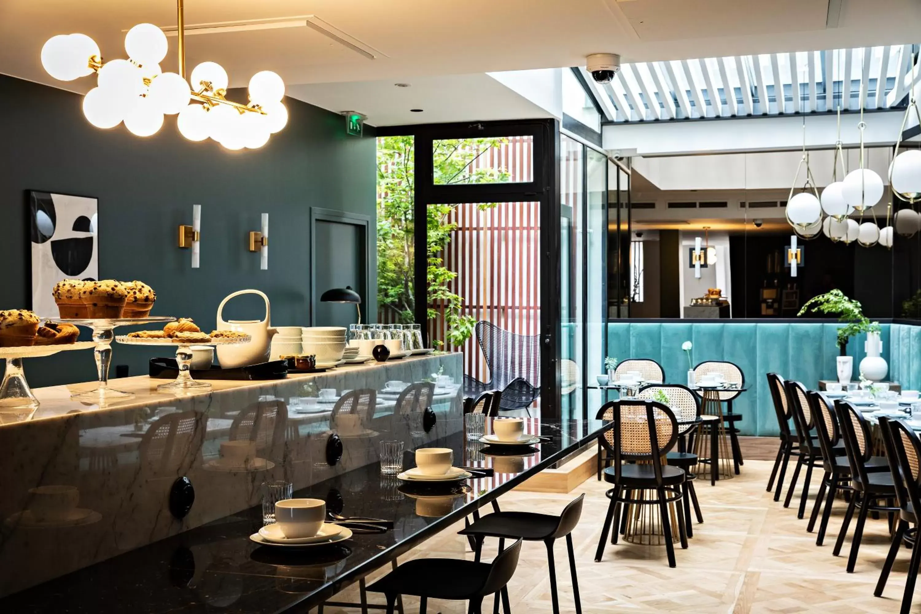 Breakfast, Restaurant/Places to Eat in Holiday Inn Paris Elysées, an IHG Hotel