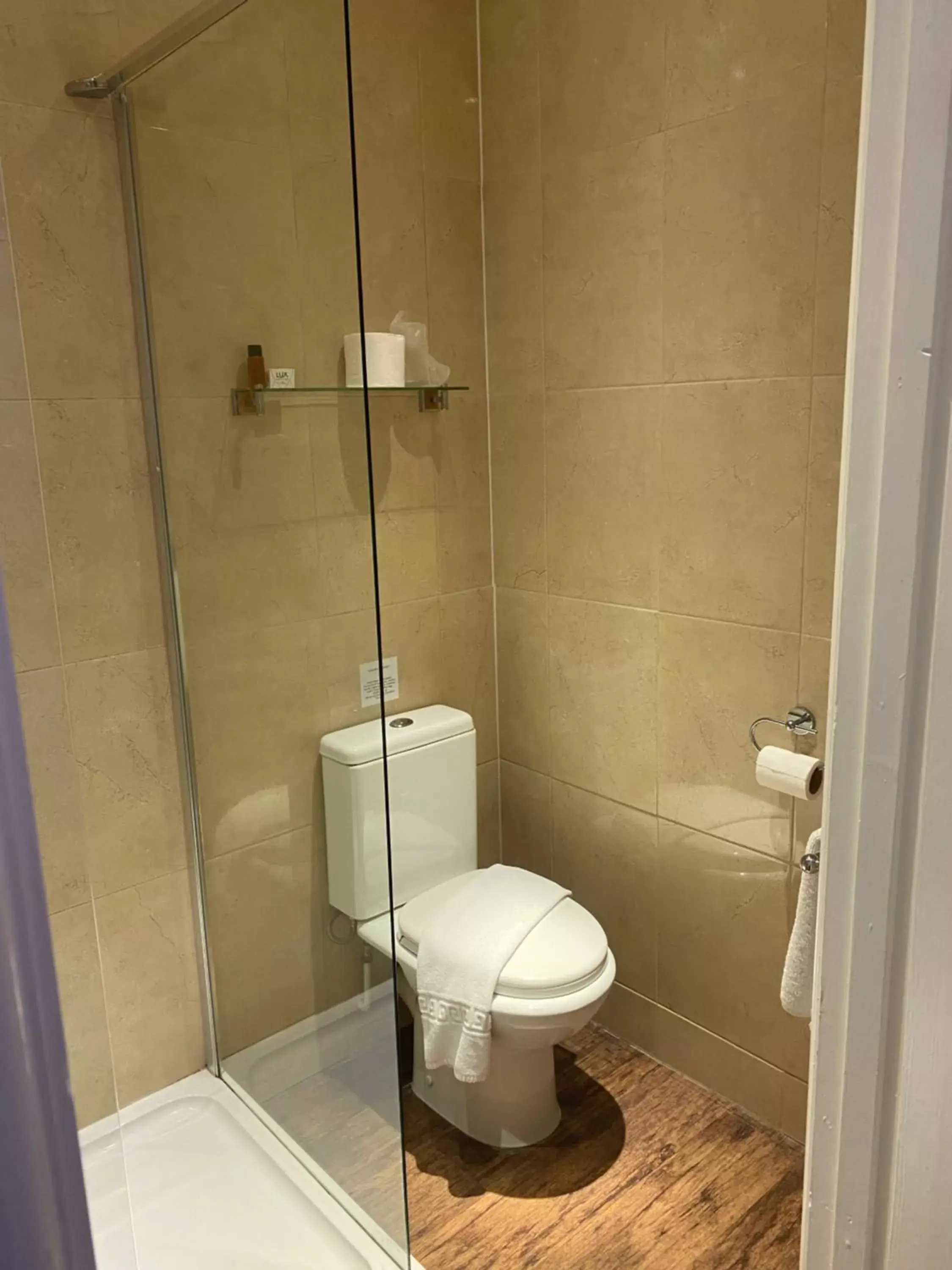 Bathroom in The Tudor Hotel