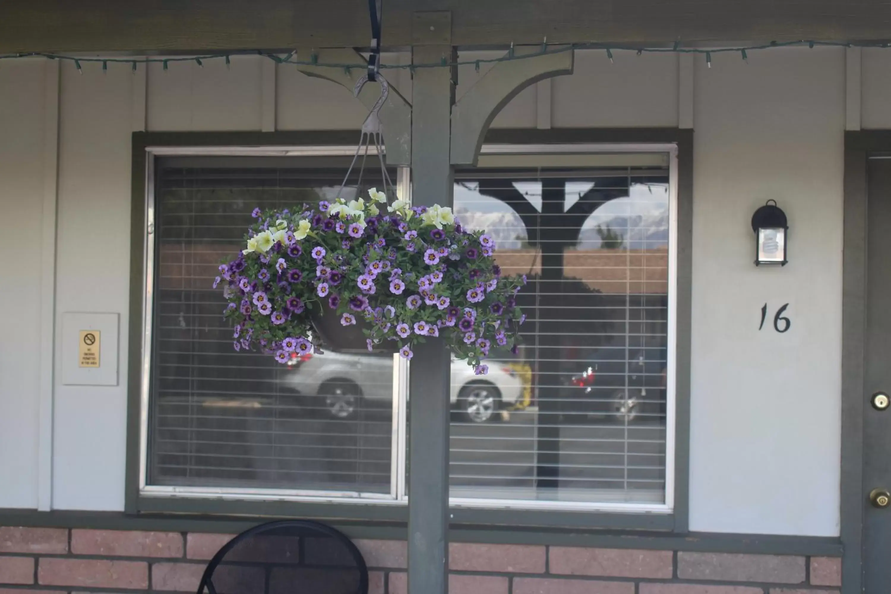 Decorative detail in El Rancho Motel