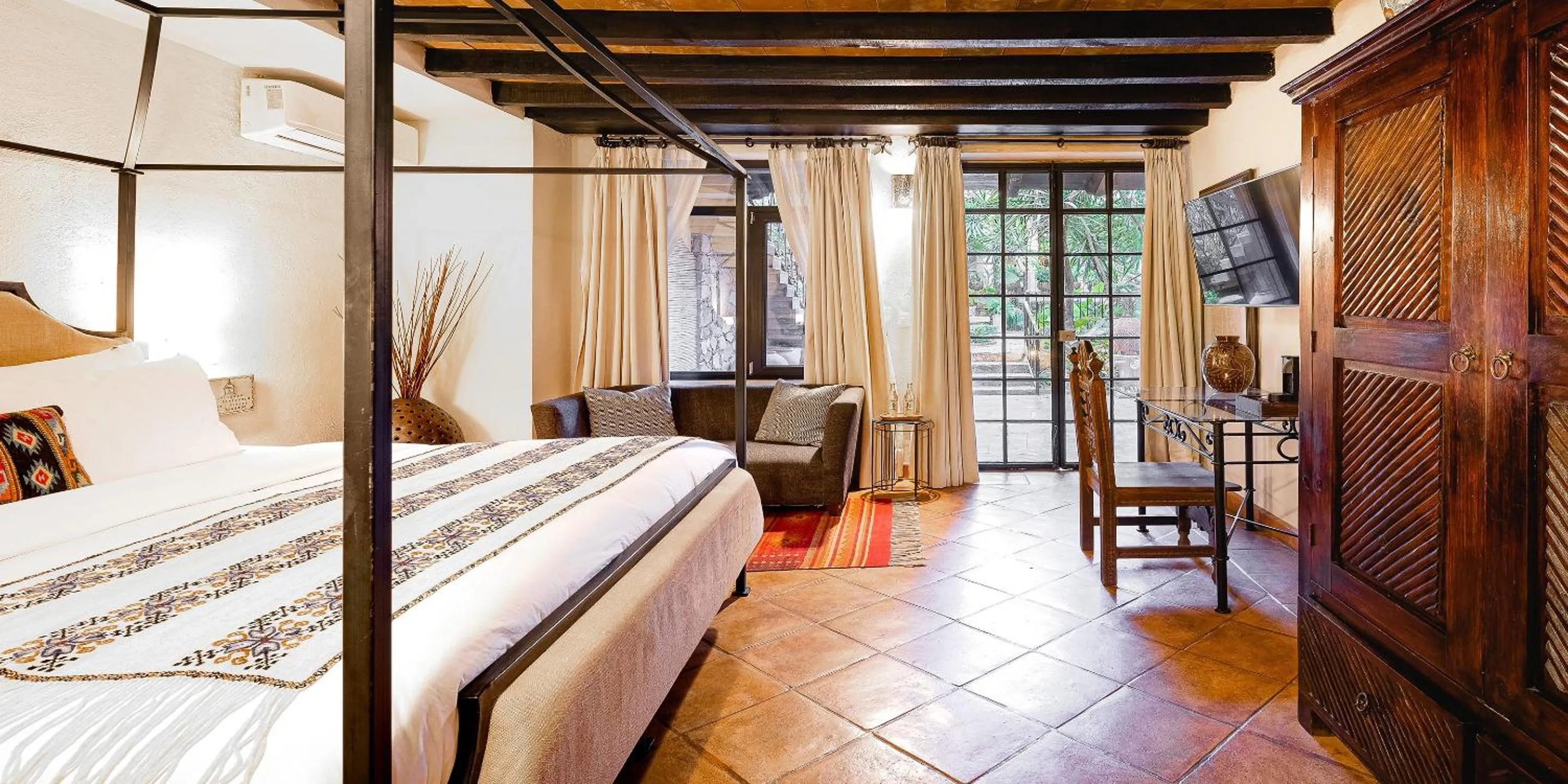 Photo of the whole room, Bed in Hacienda El Santuario San Miguel de Allende