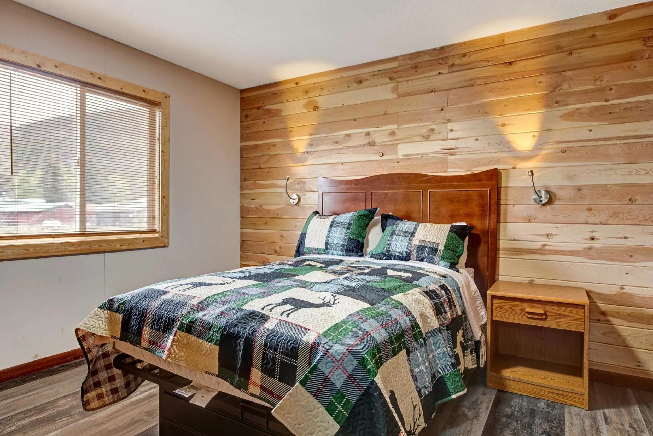 Quadruple Room with Private Bathroom in Rainbow Lodge