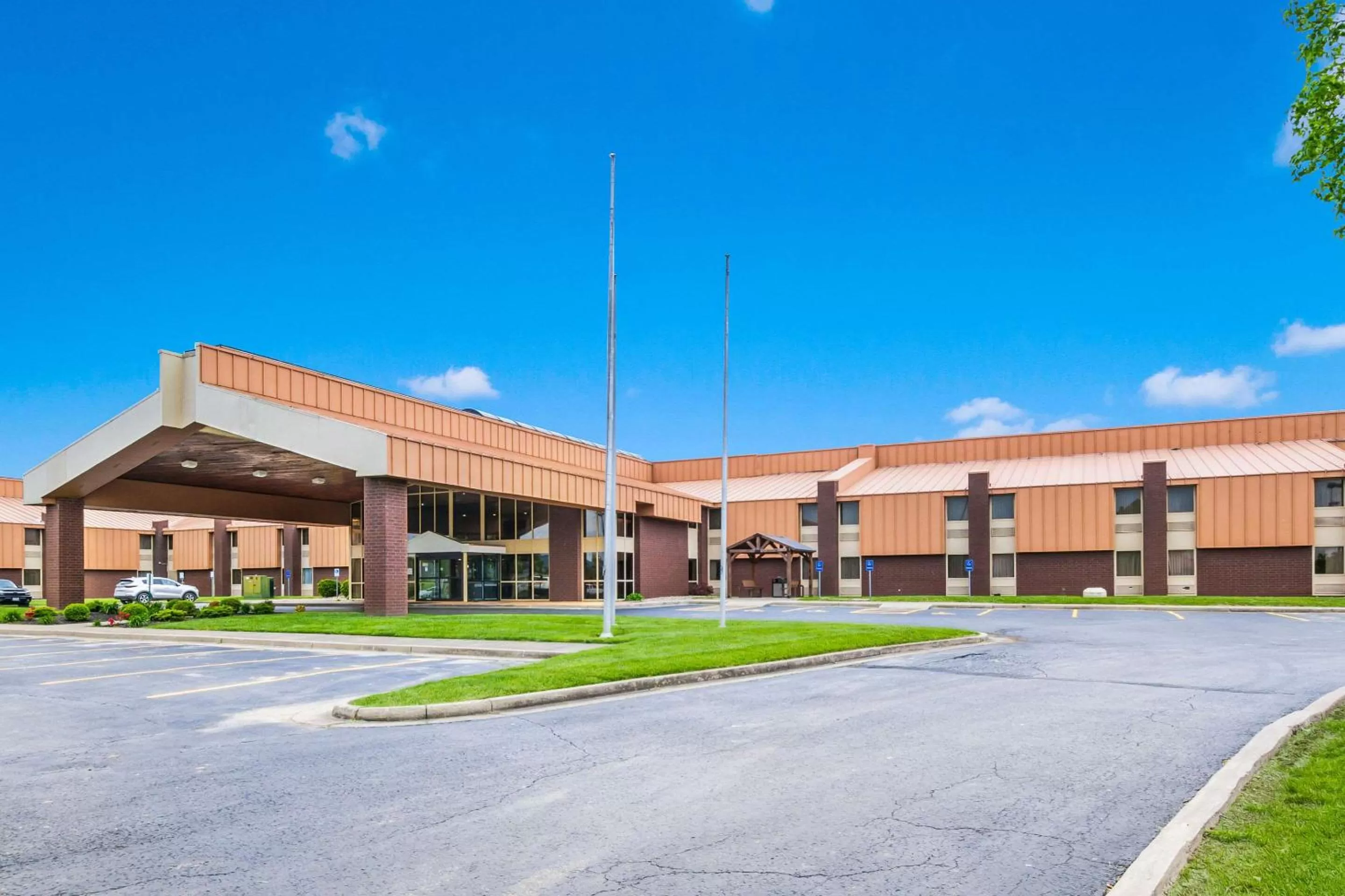 Property building in Quality Inn & Suites Florence - Cincinnati South