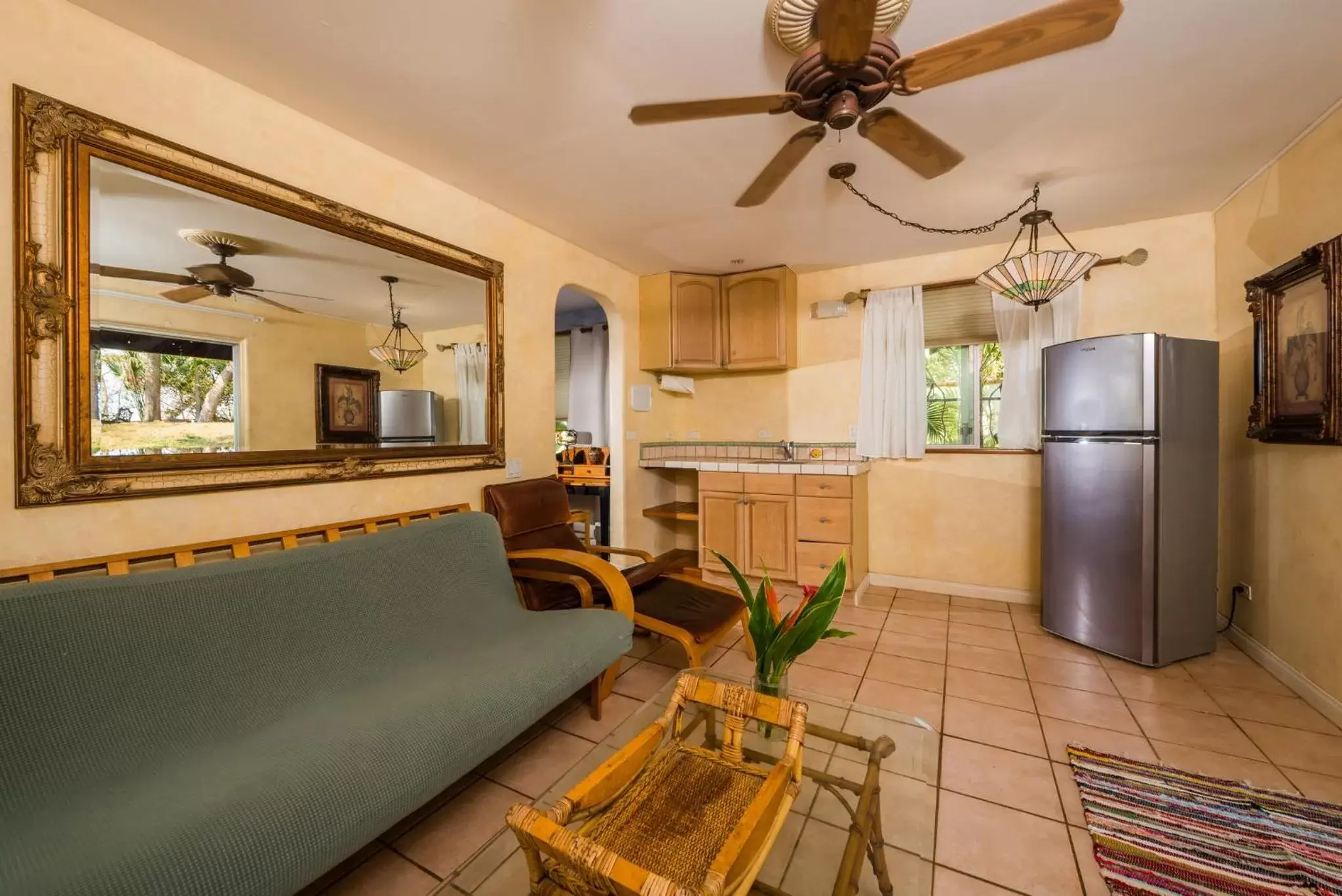 Kitchen or kitchenette, Dining Area in Corona del Mar