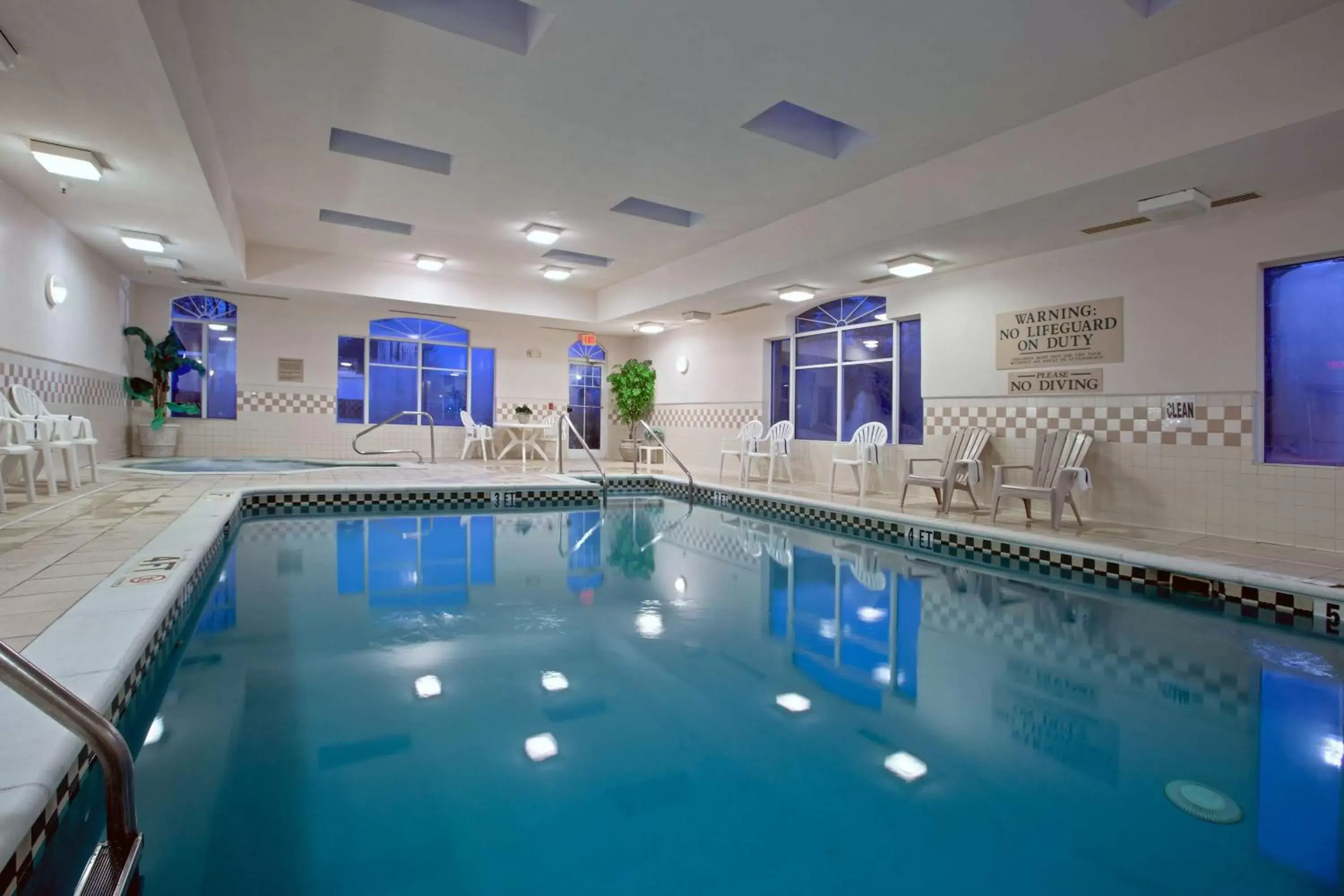 On site, Swimming Pool in Country Inn & Suites by Radisson, Newport News South, VA