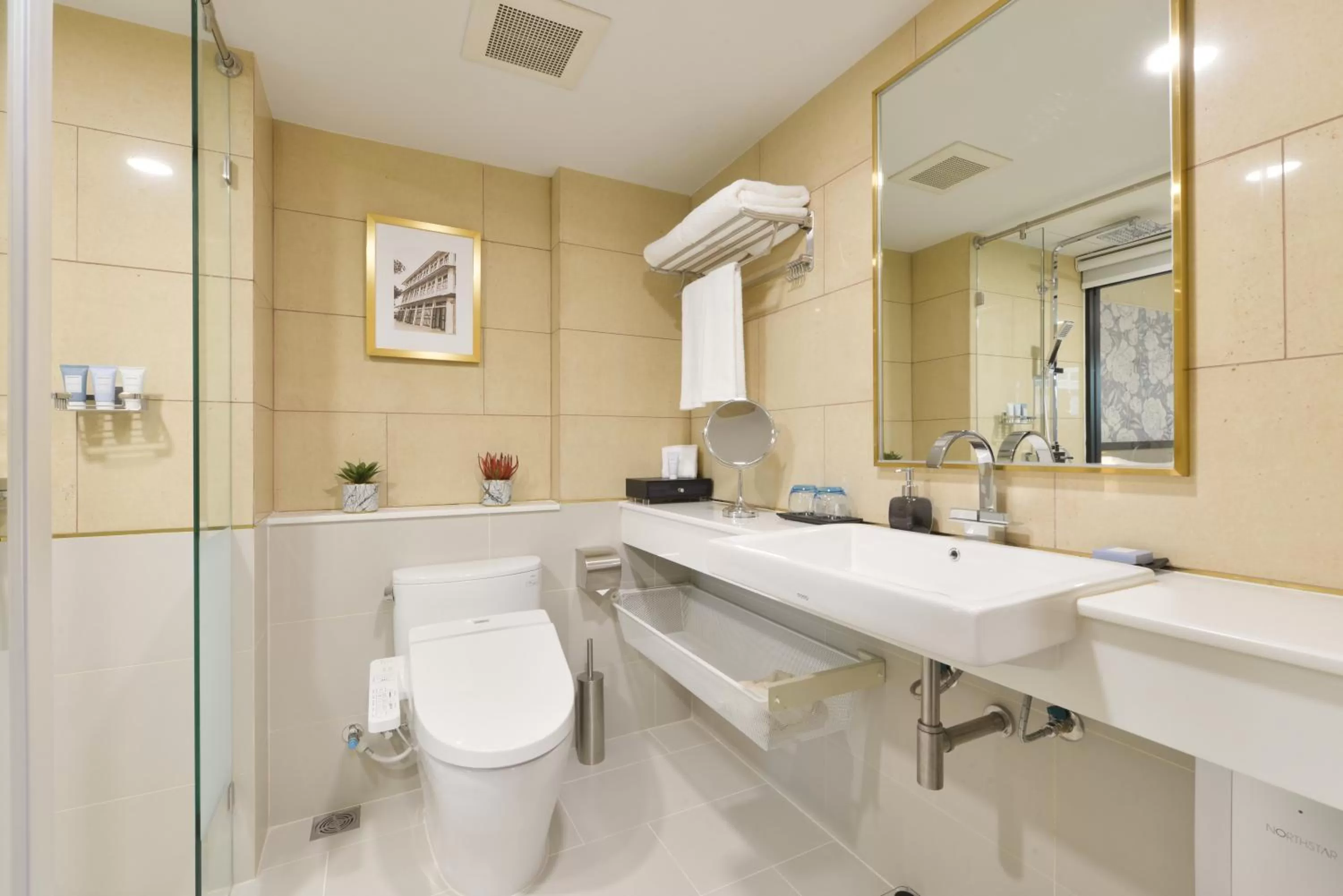 Bathroom in Oakwood Hotel & Residence Bangkok