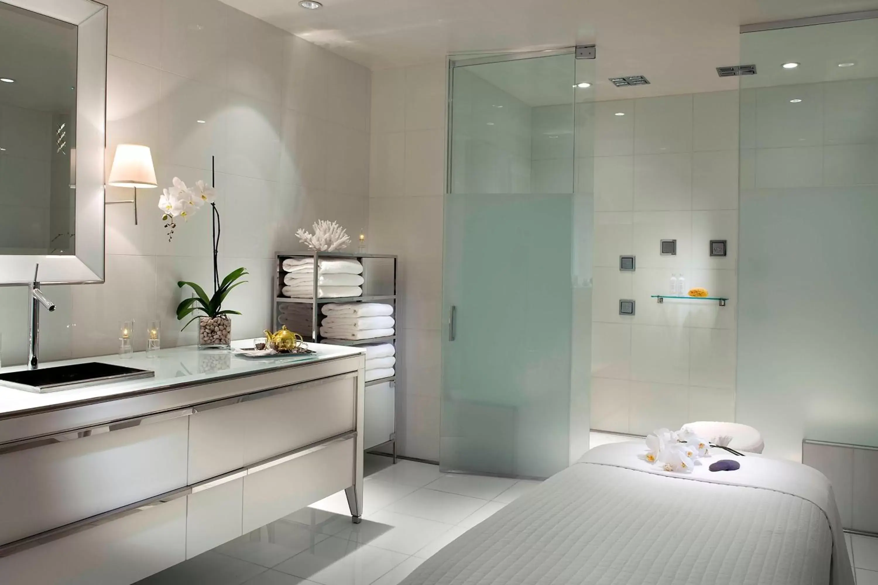 Bathroom, Kitchen/Kitchenette in SLS Hotel, a Luxury Collection Hotel, Beverly Hills