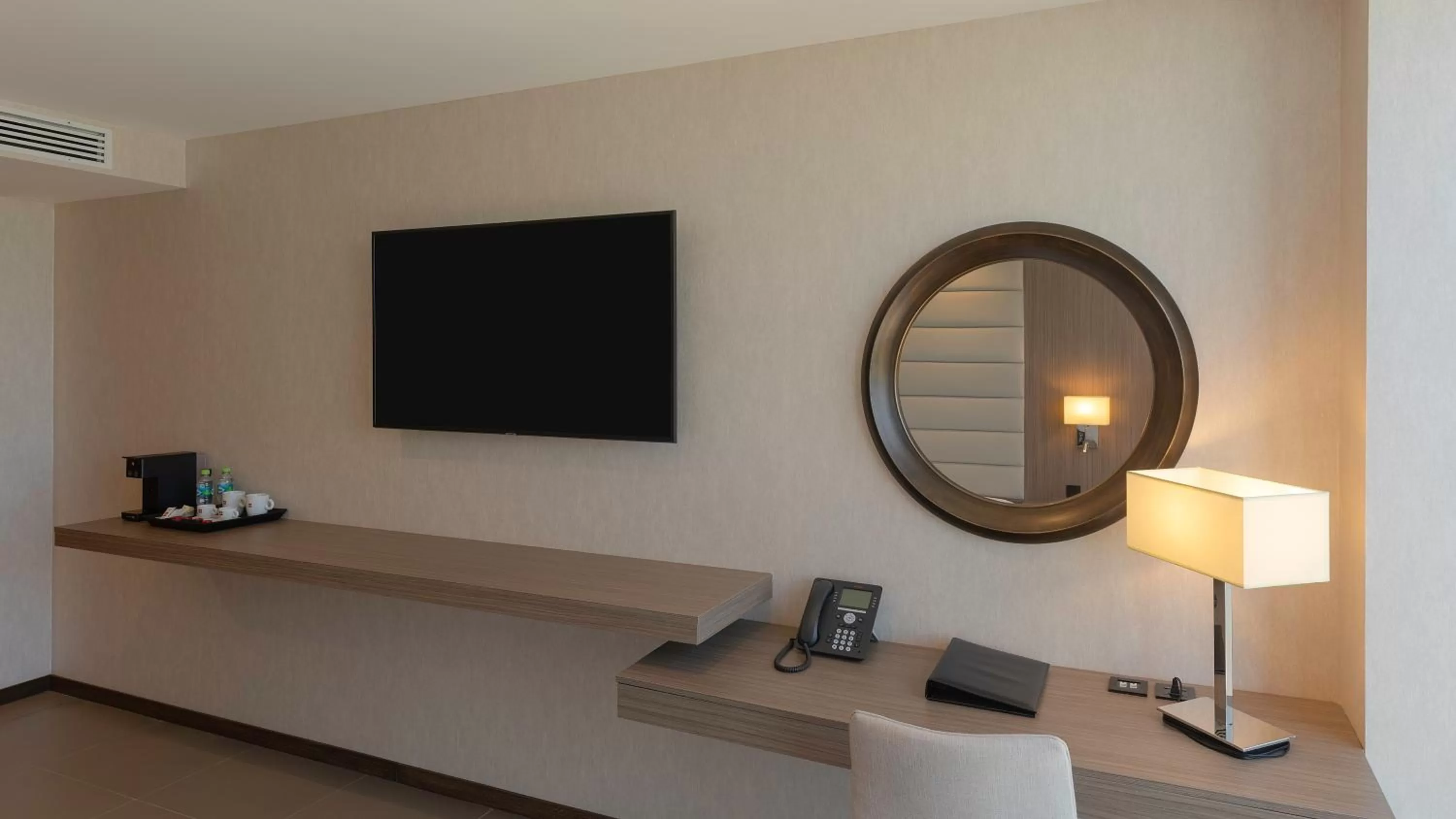 Communal lounge/ TV room in Swissotel Santa Cruz de La Sierra