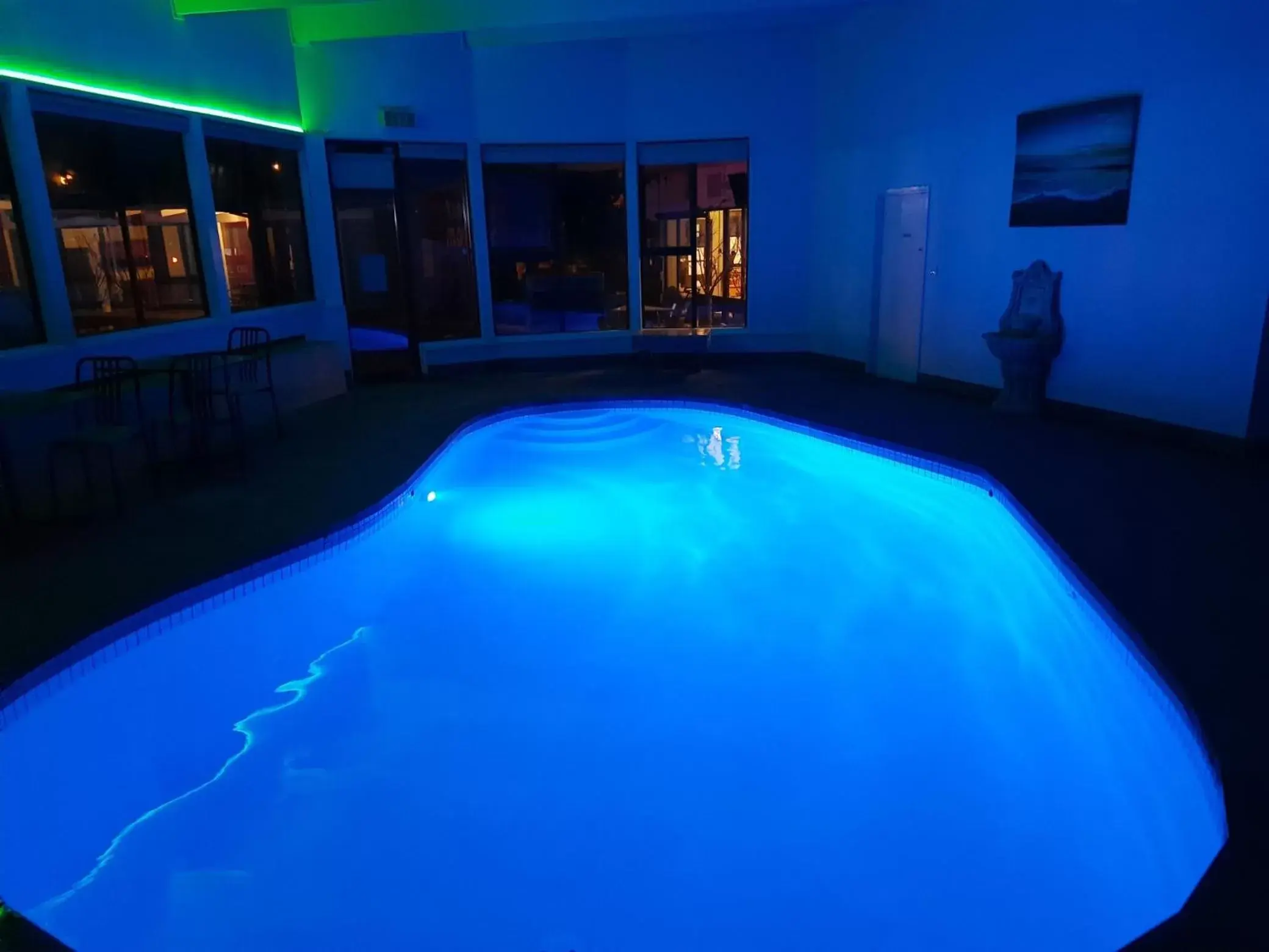 Night, Swimming Pool in Abbotswood Motor Inn