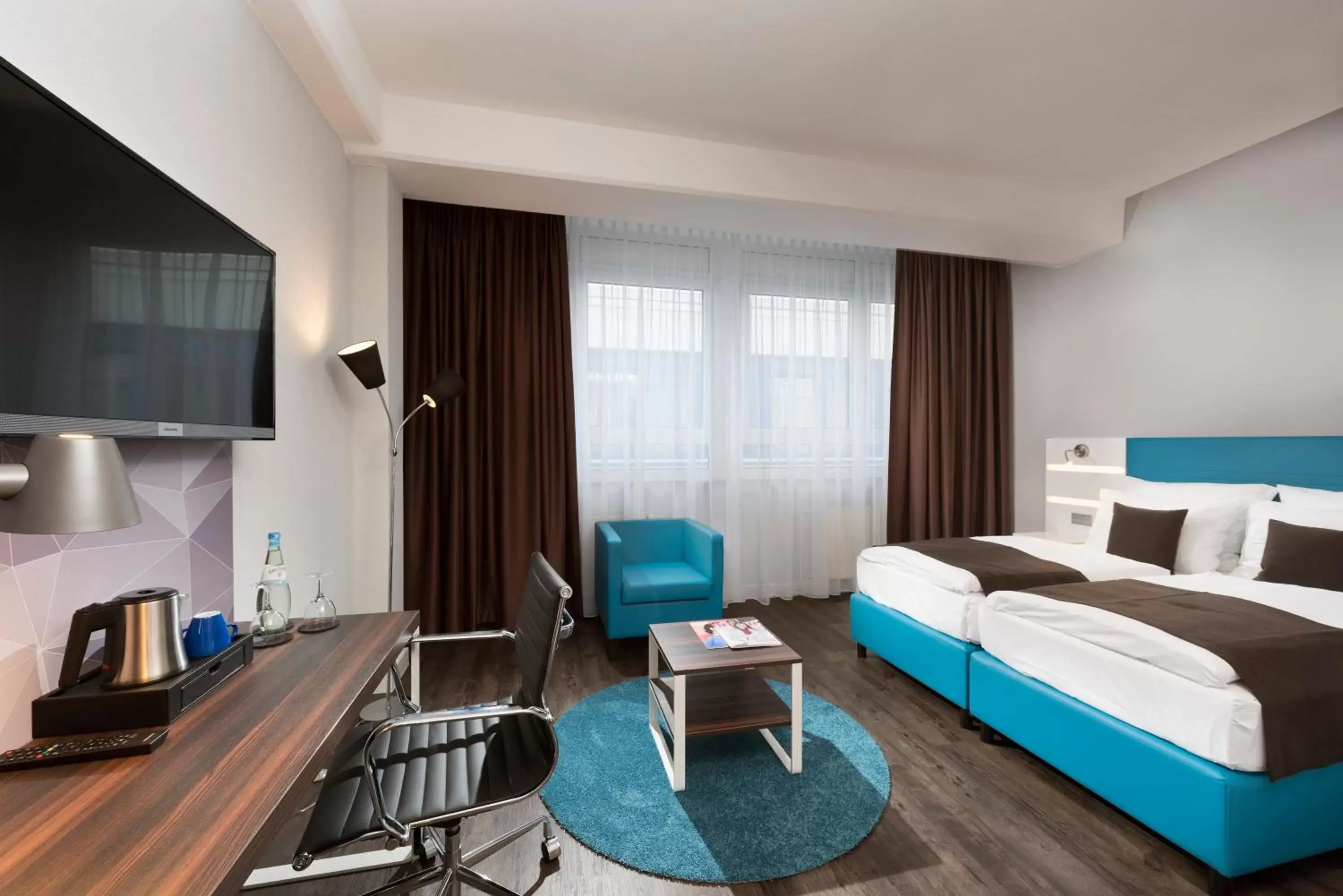 Bed, TV/Entertainment Center in Best Western Hotel Dortmund Airport