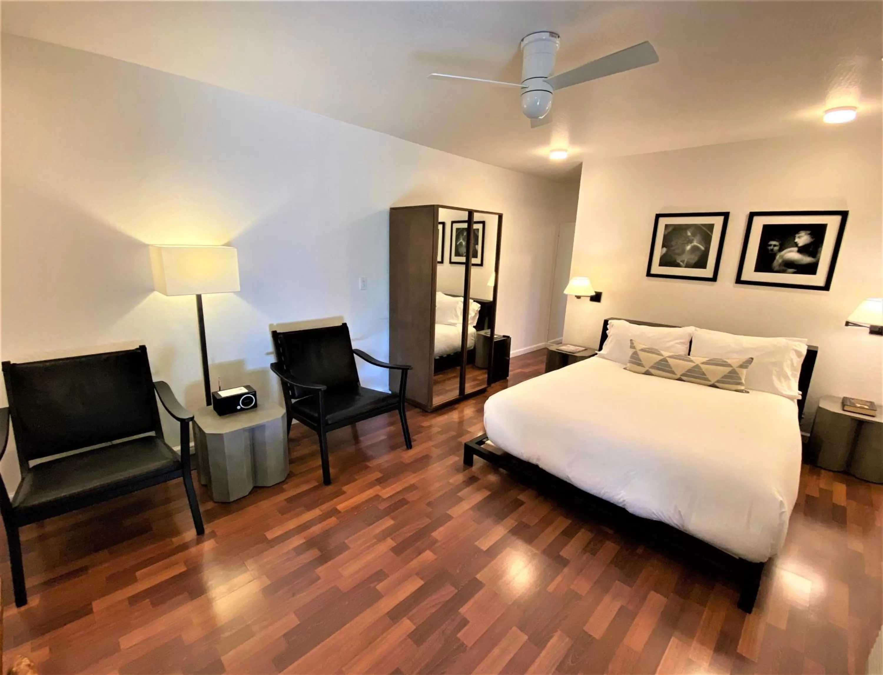 Seating area, Bed in Gaige House