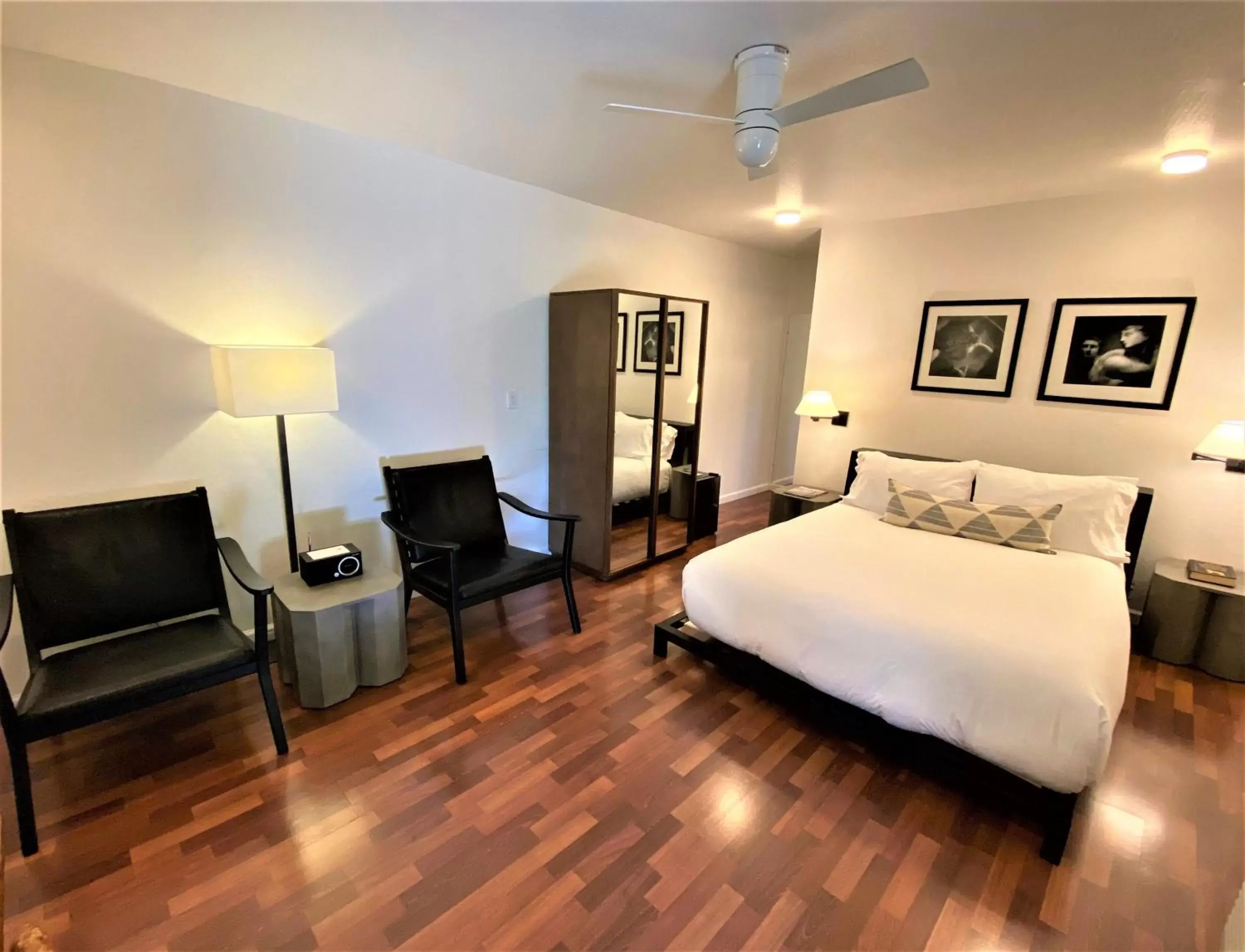 Seating area, Bed in Gaige House Seating area, Bed in Gaige House