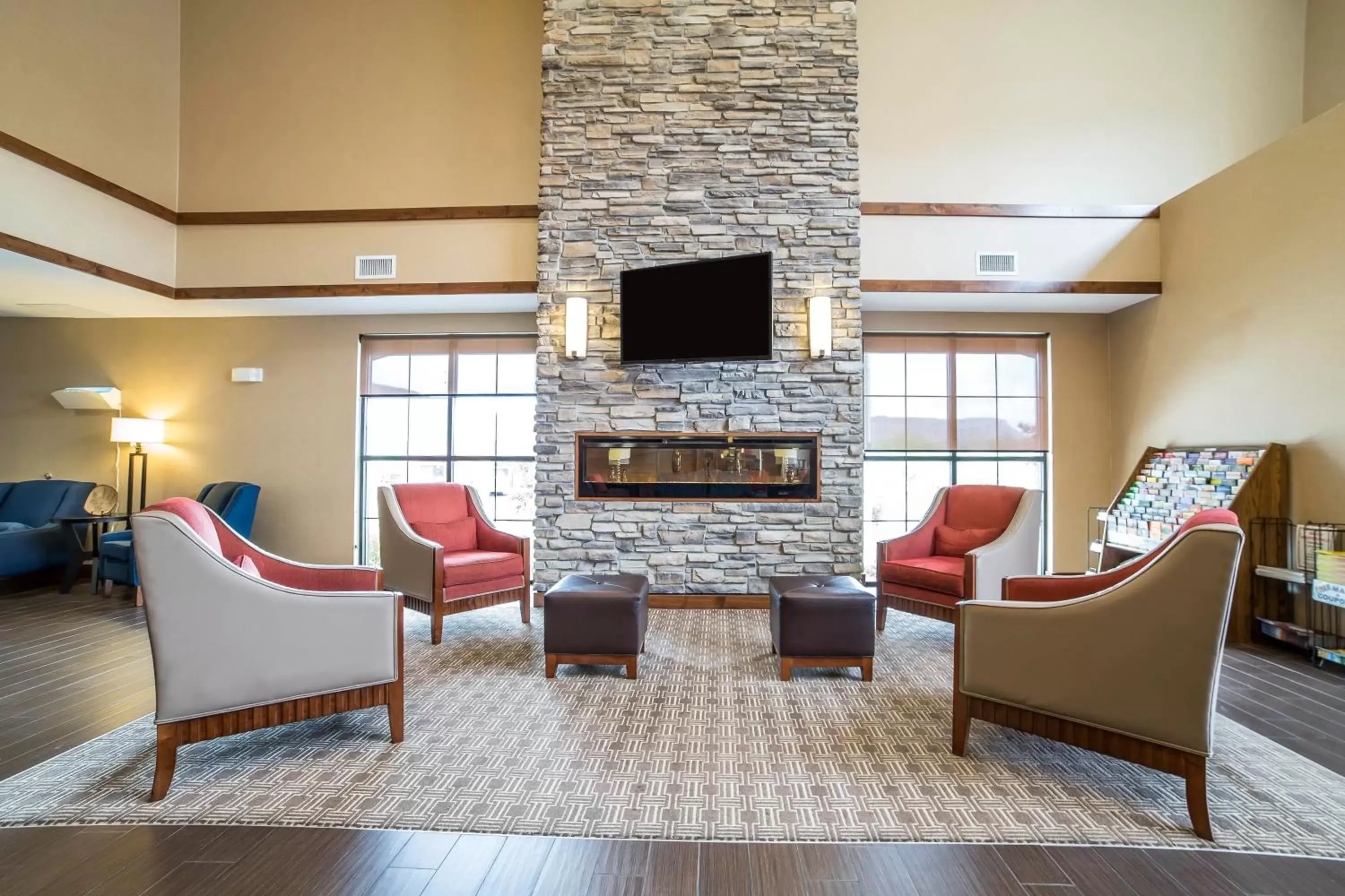 Communal lounge/ TV room, Seating Area in Comfort Suites Moab near Arches National Park