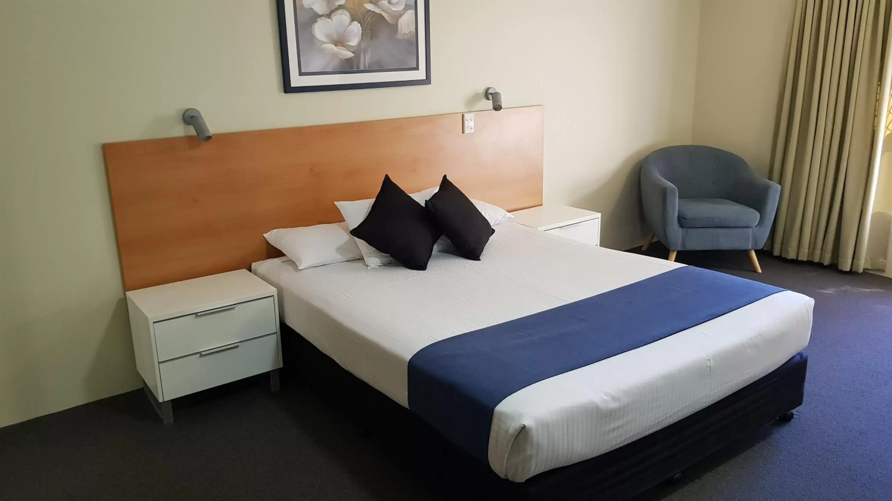Queen Room with Kitchenette in Nambour Heights Motel