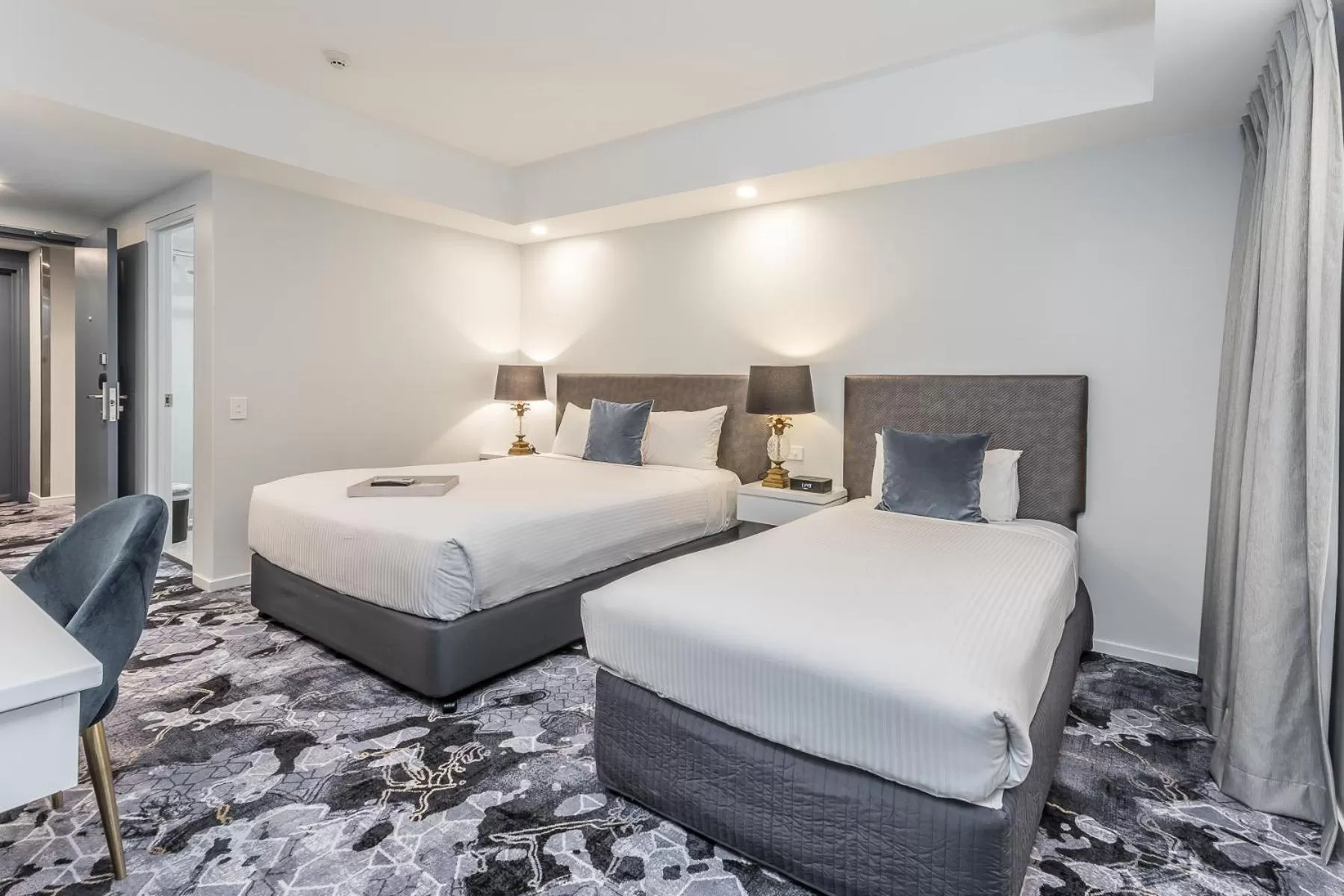 Photo of the whole room, Bed in Hotel Kingsley