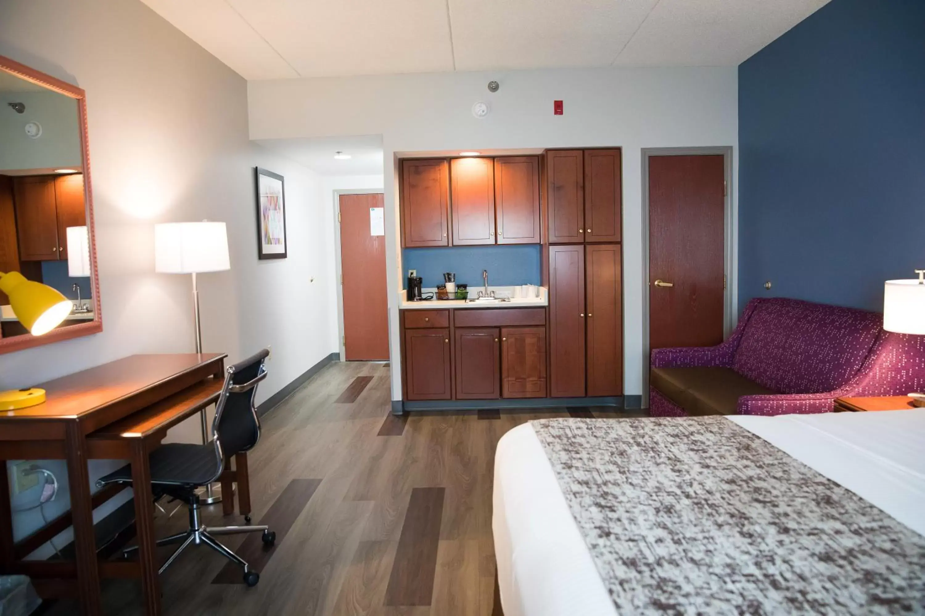 Kitchen or kitchenette in SureStay Plus by Best Western Louisville Airport Expo