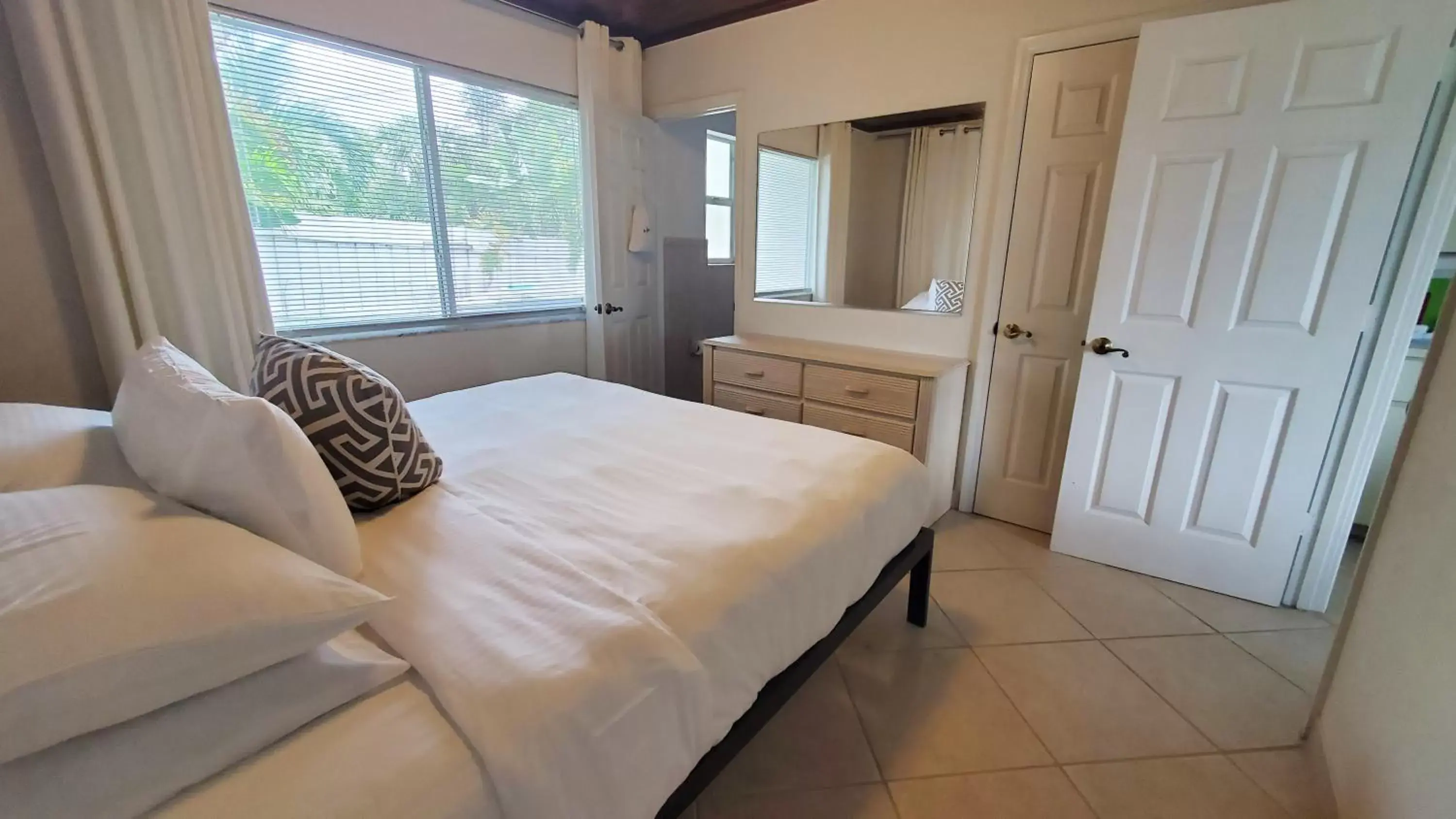 Bedroom, Bed in Casey Key Resort - Gulf Shores