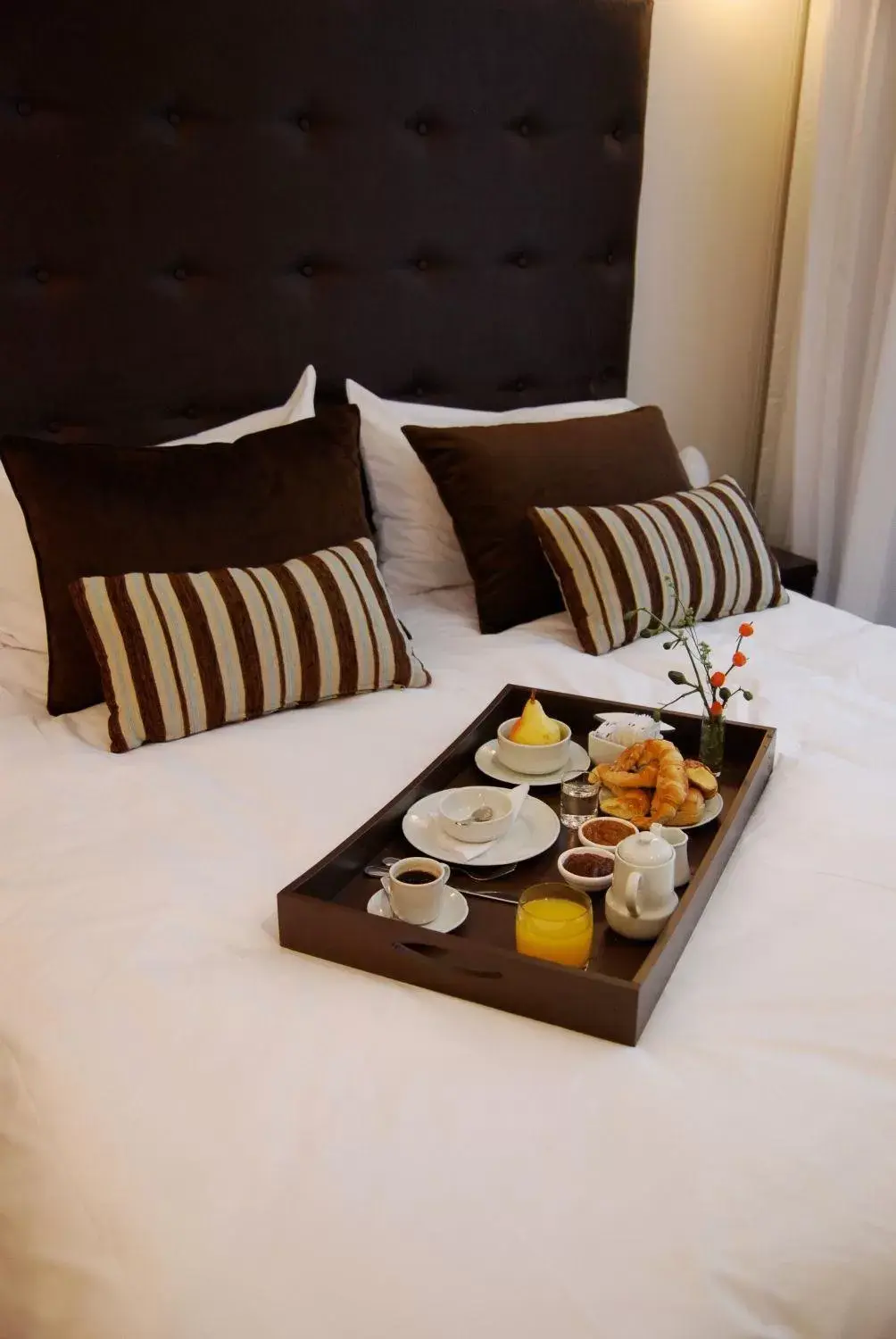 Food and drinks, Bed in Rendez Vous Hotel Buenos Aires