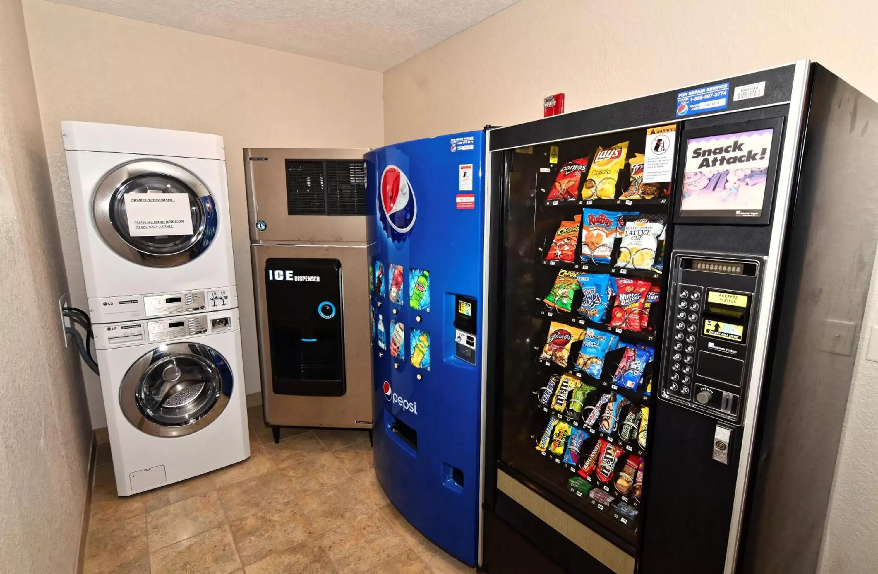 Area and facilities, Supermarket/Shops in Cobblestone Inn & Suites - Clarion