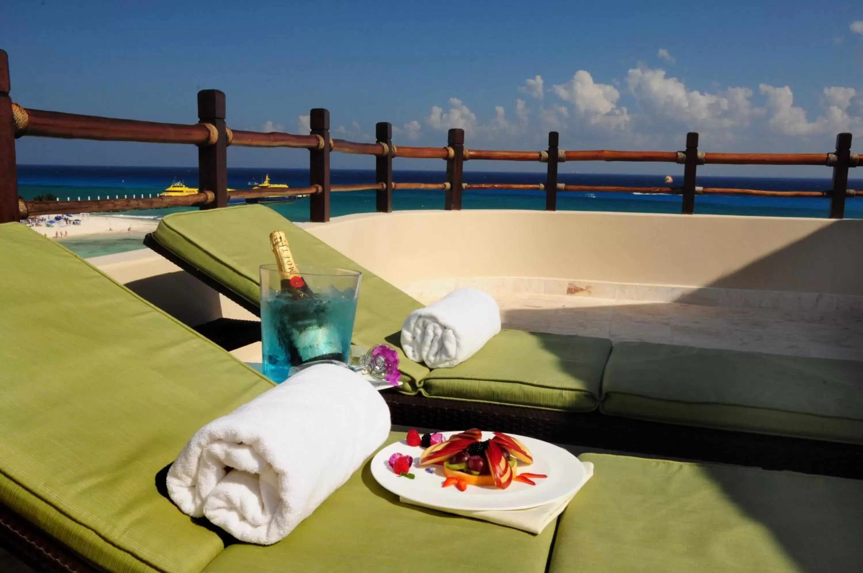 Balcony/Terrace in El Taj Oceanfront and Beachside Condo Hotel